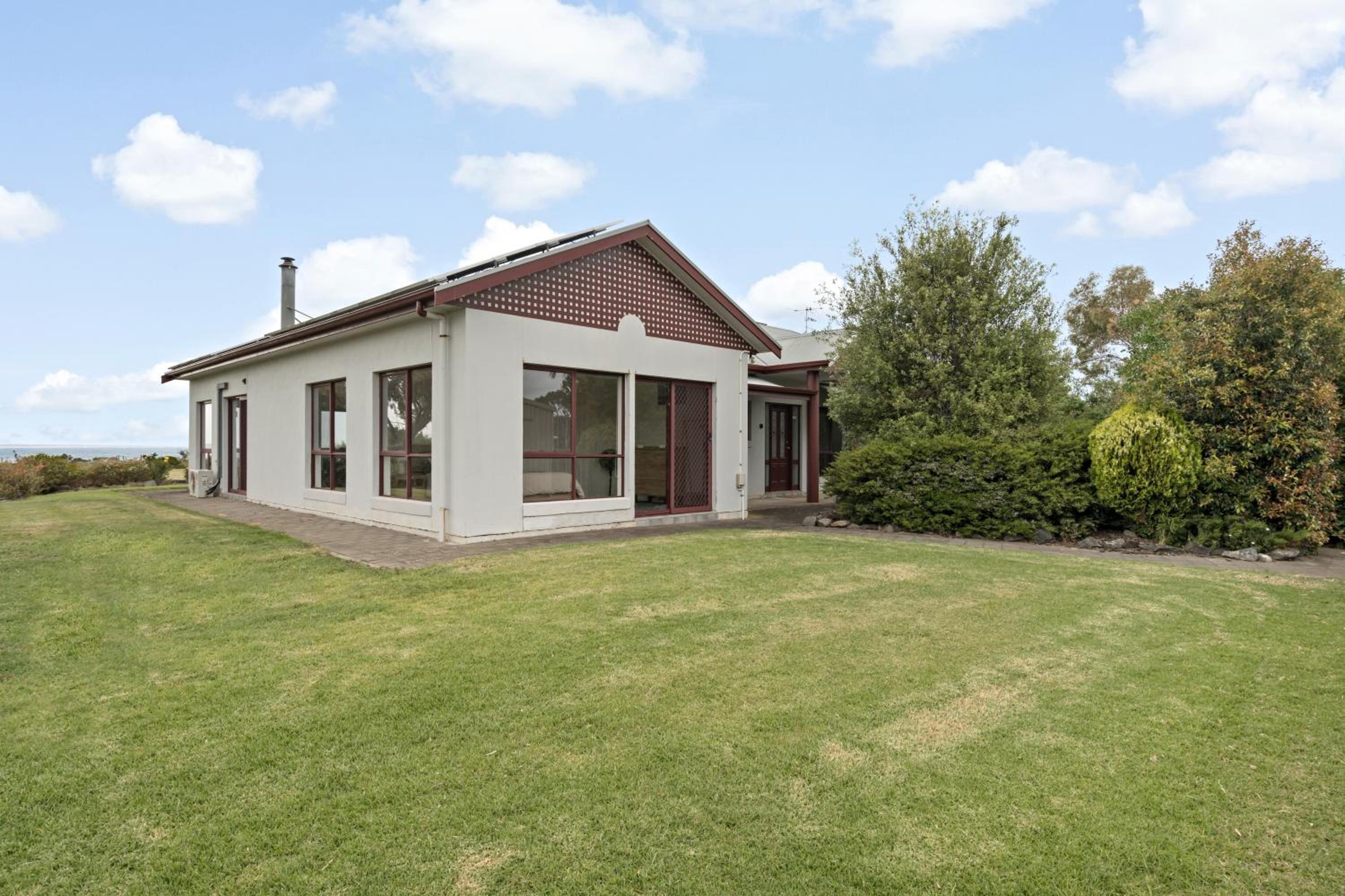 Sea Breeze - Spacious home with lovely ocean views