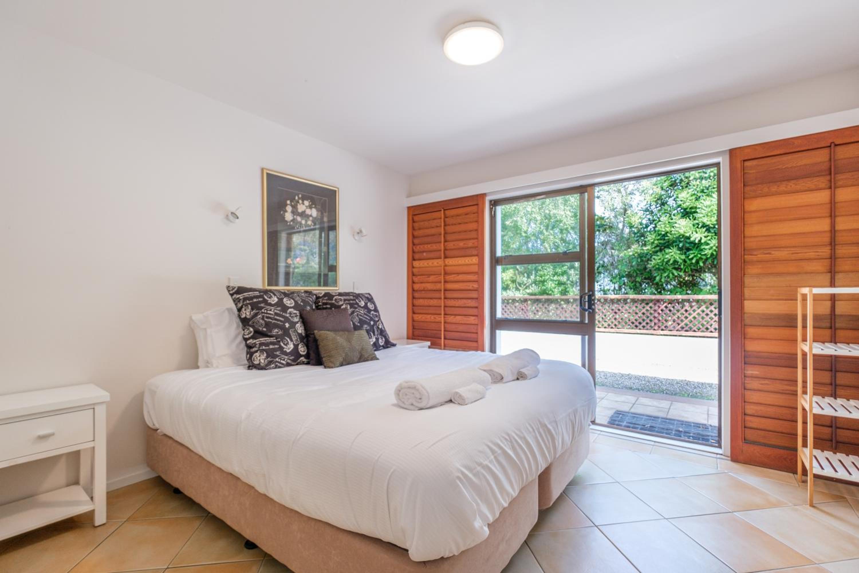 Onetangi Beach Apartment 7 - 3 Bedrooms view 4