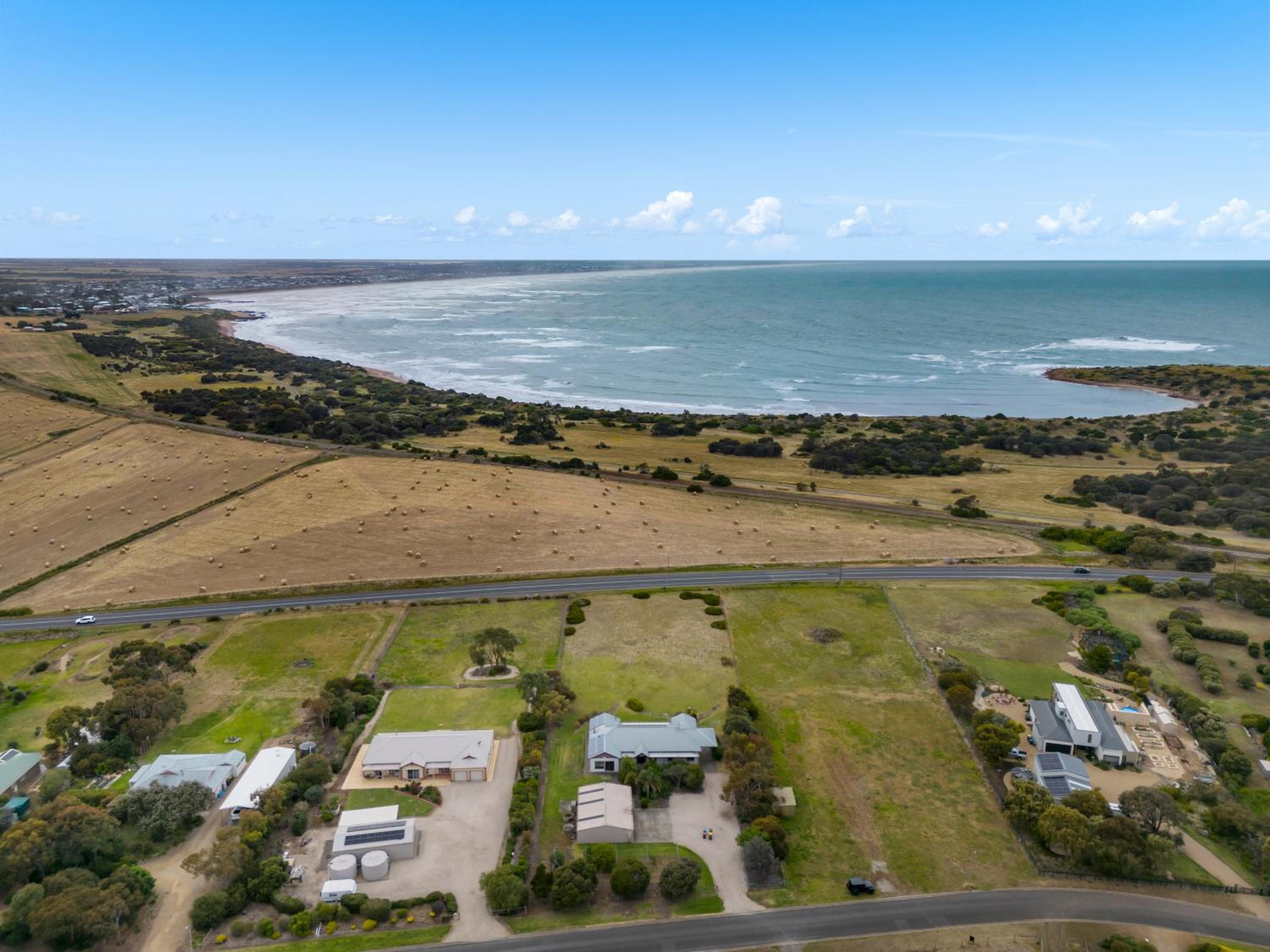 Sea Breeze - Spacious home with lovely ocean views