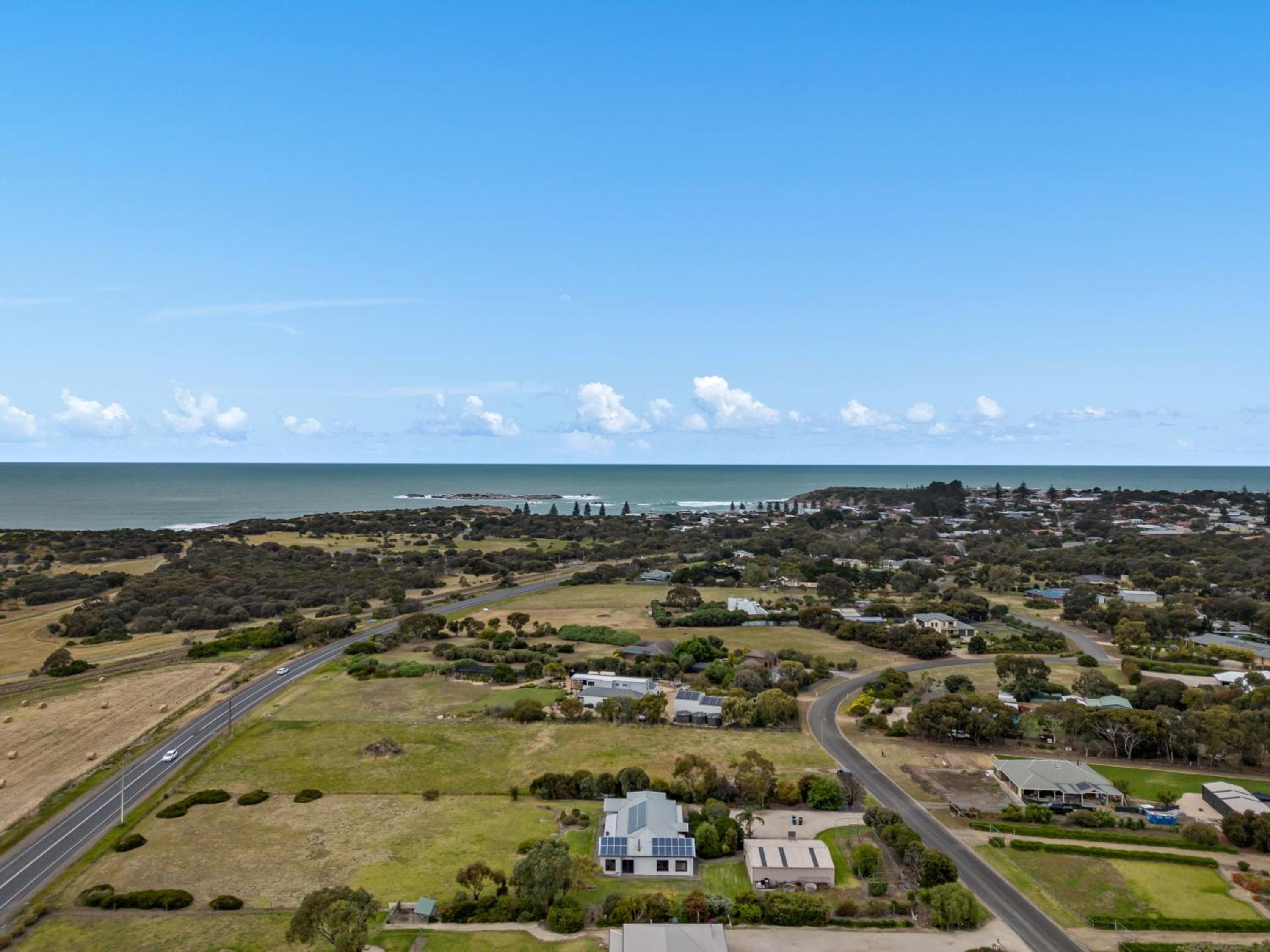 Sea Breeze - Spacious home with lovely ocean views