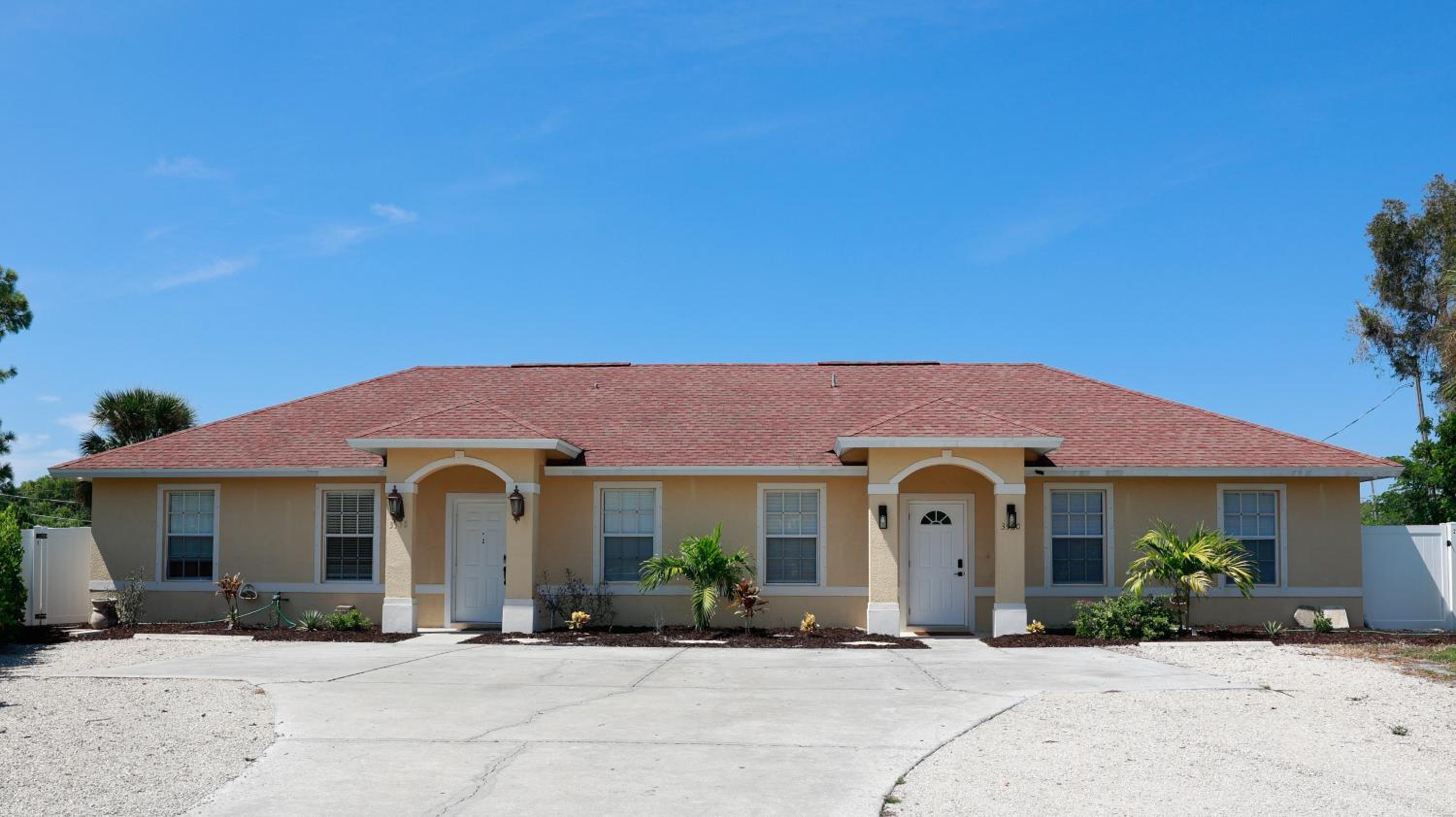 Hotel Stylish 2br Unit W/ Hot Tub 5 Mins From The Beach!