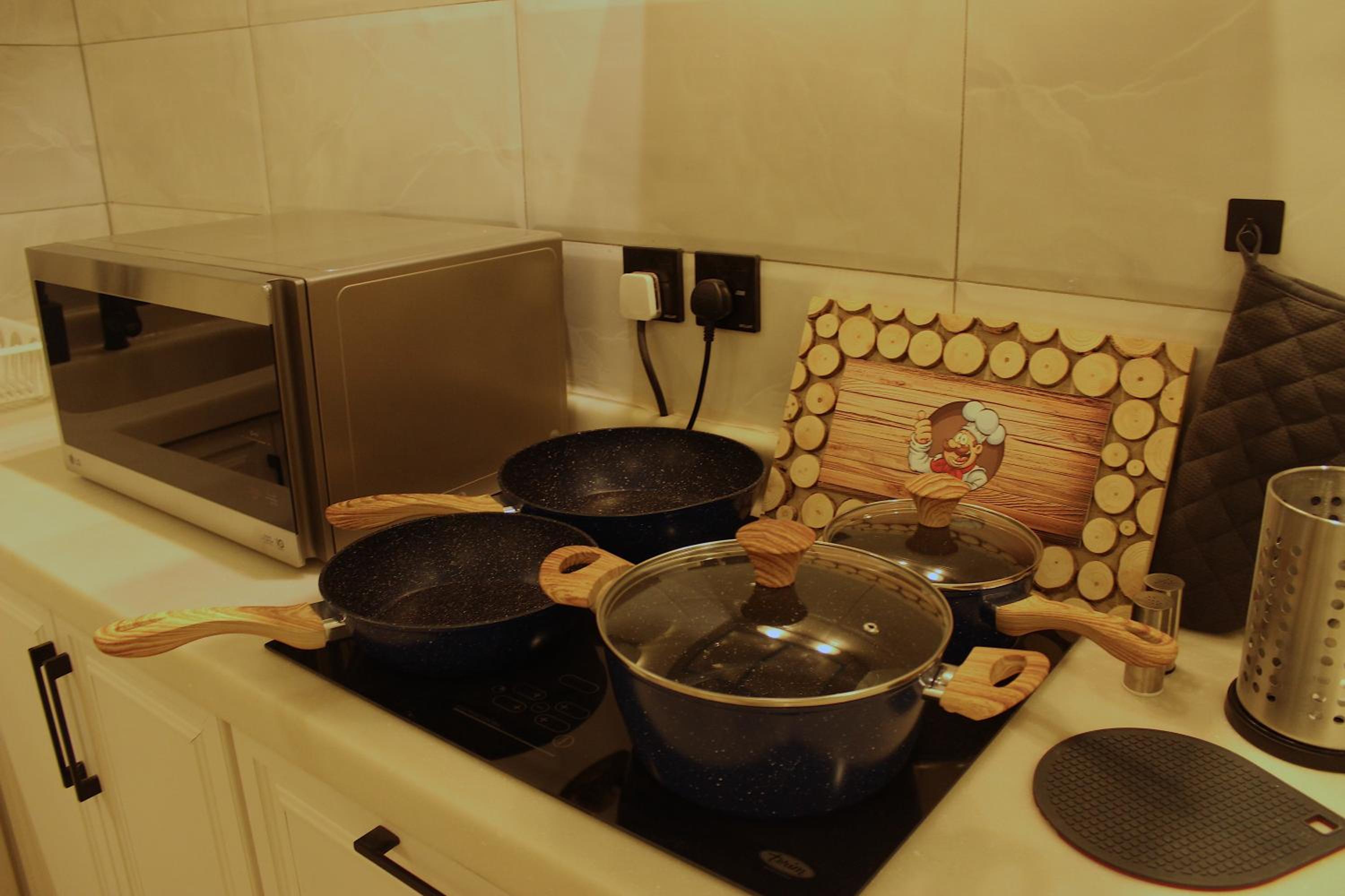 Cozy apartment, two bedroom, full kitchen