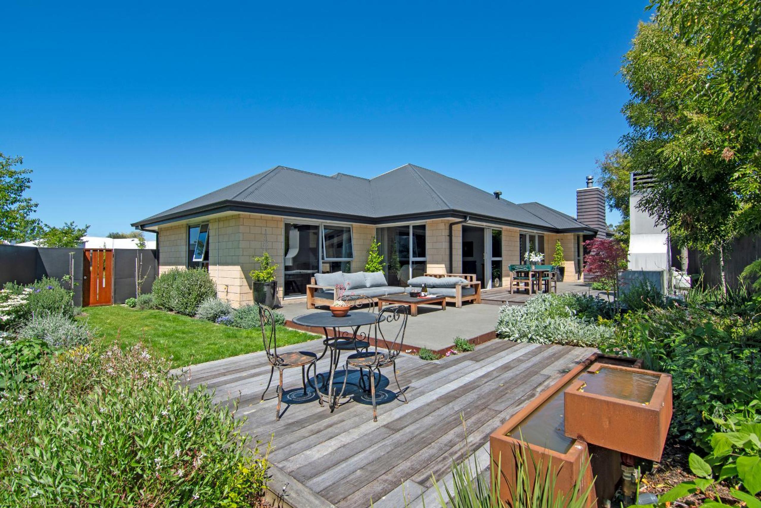 Banksia Retreat - Blenheim Holiday Home