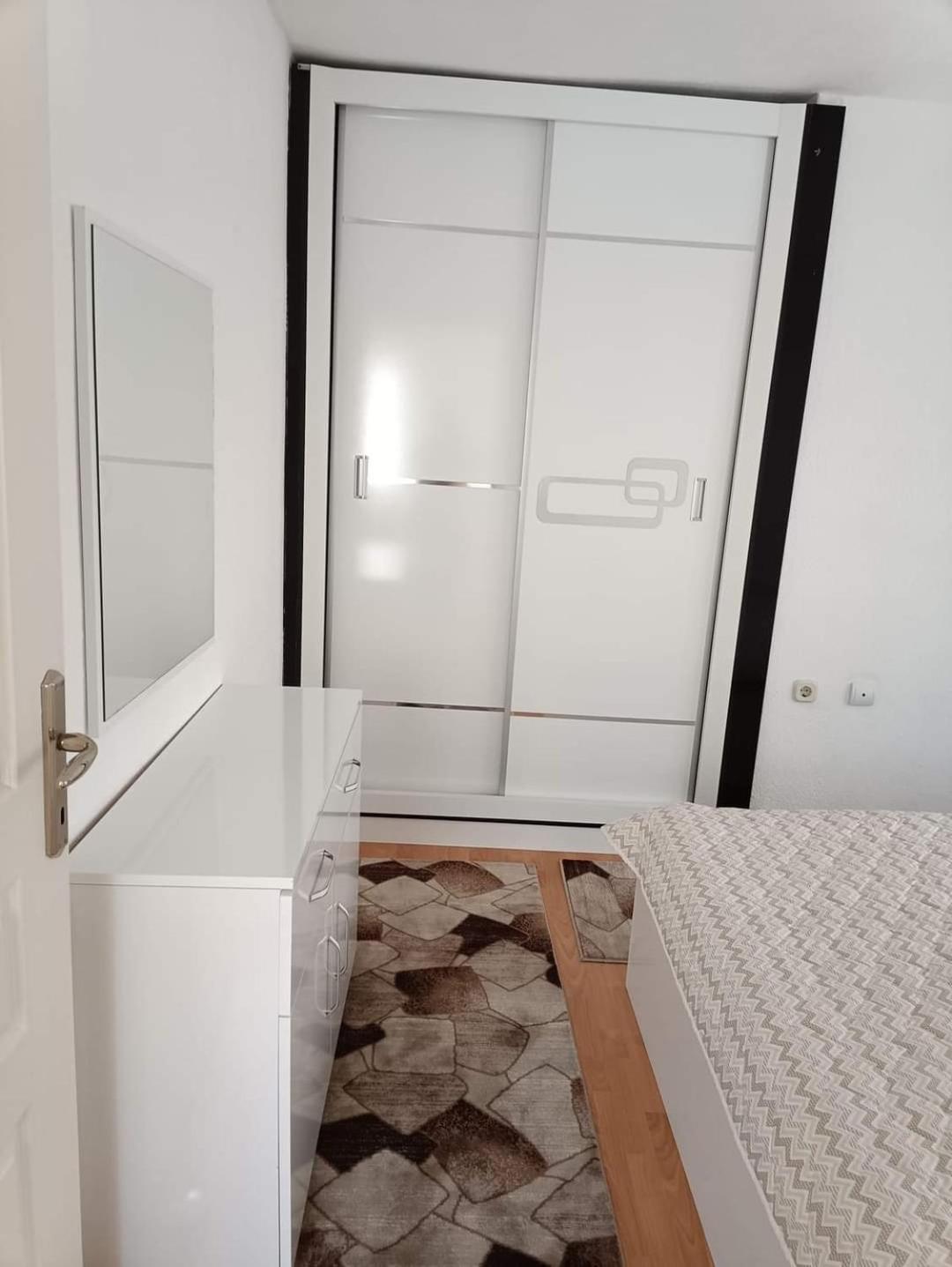MIA 2 Family Apartment near City Center view 5
