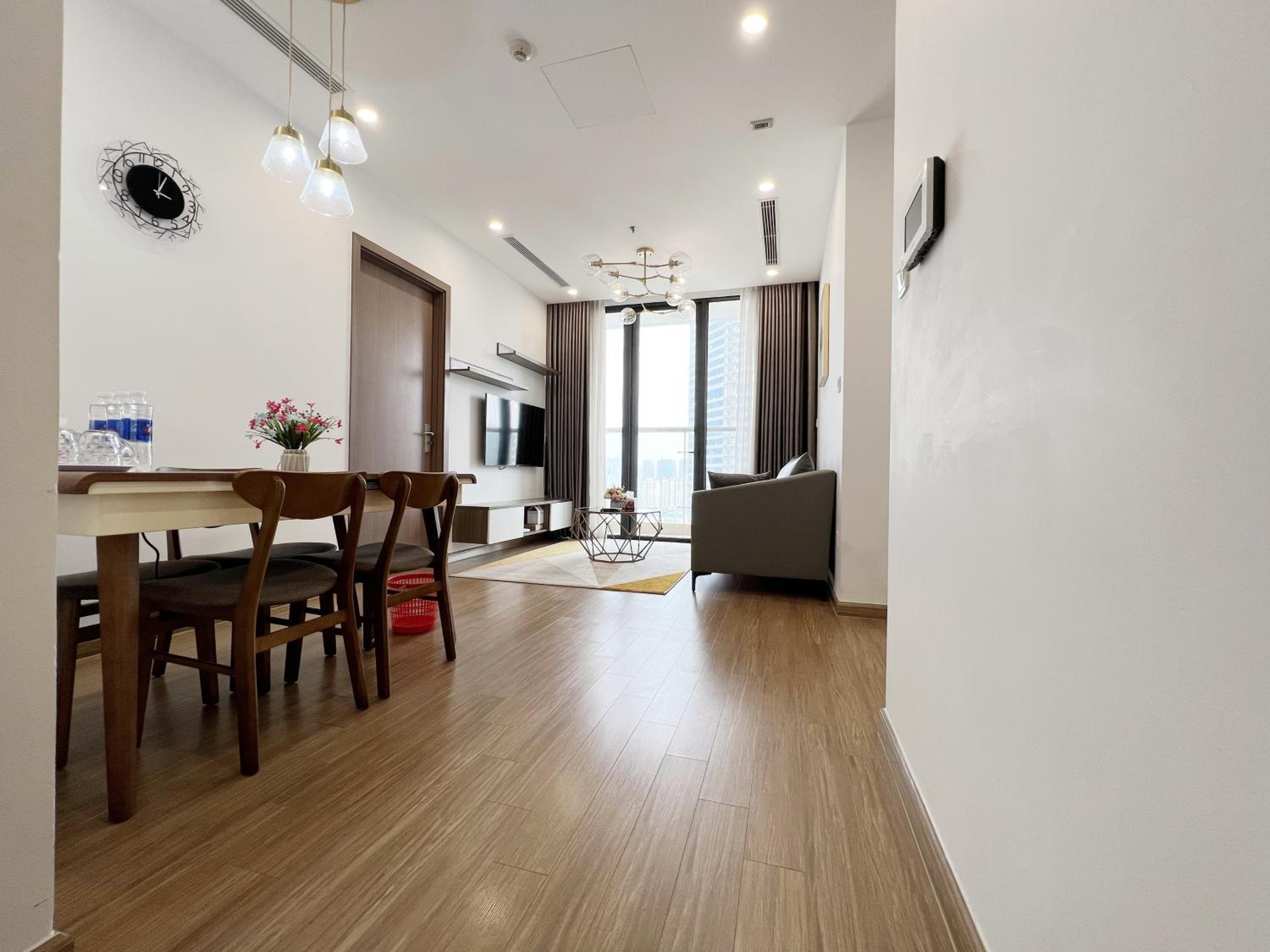 Q's home Vinhomes Skylake