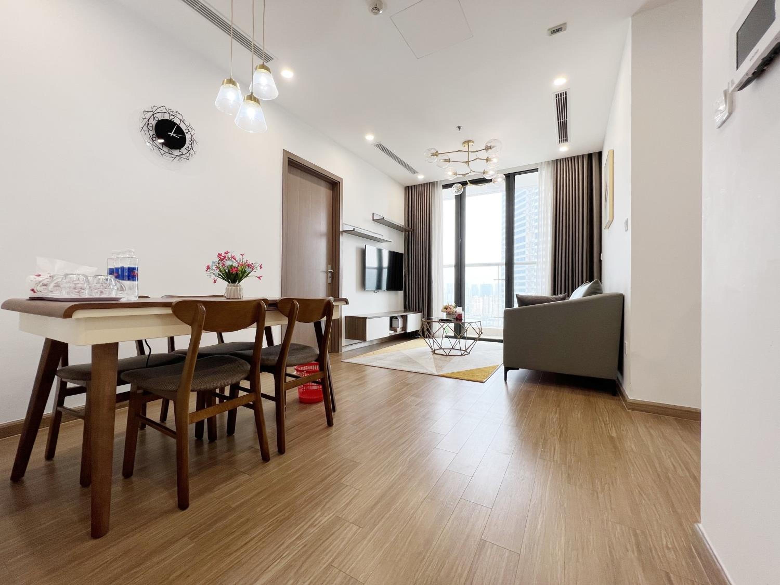 Q's home Vinhomes Skylake