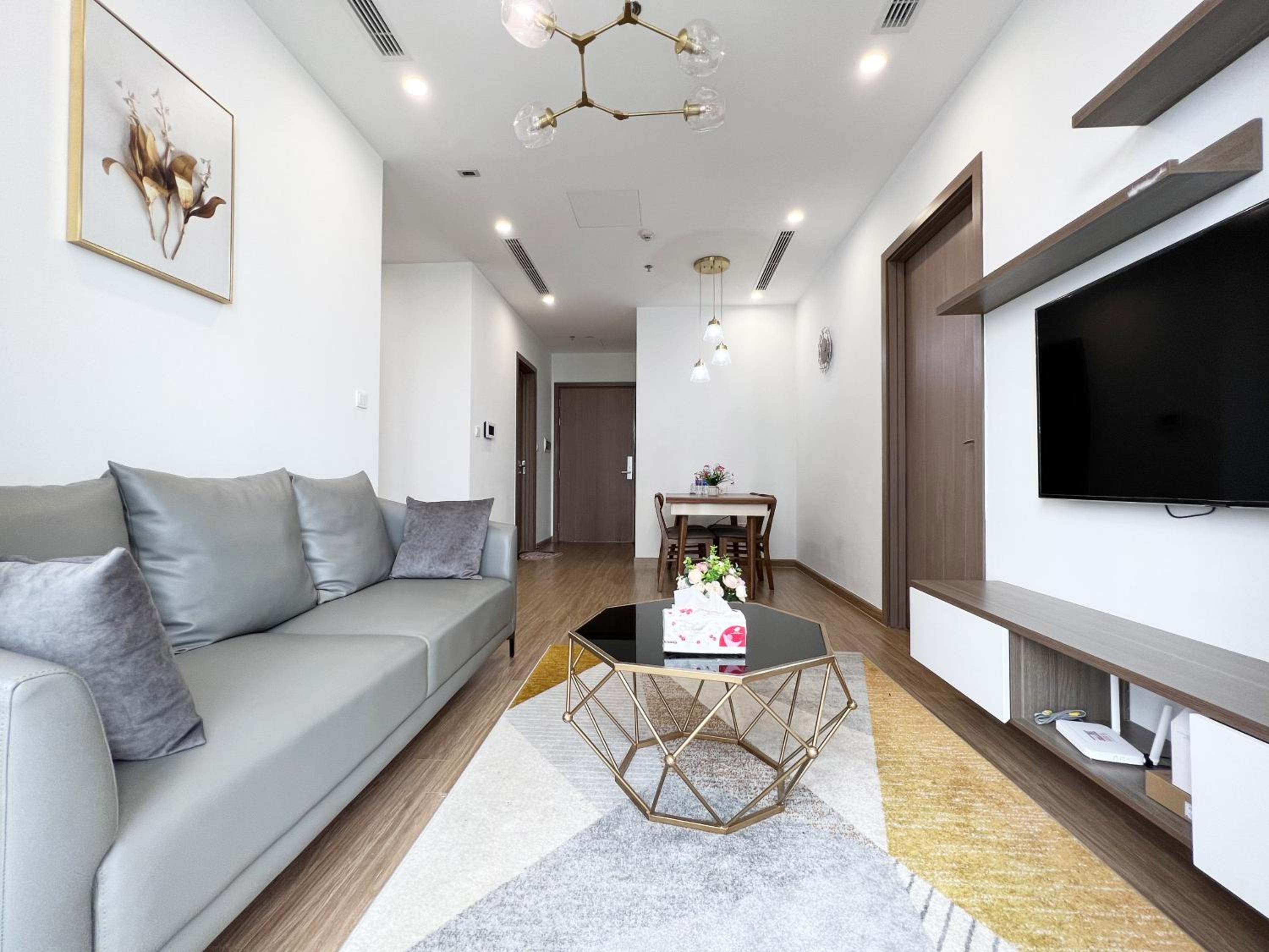 Q's home Vinhomes Skylake