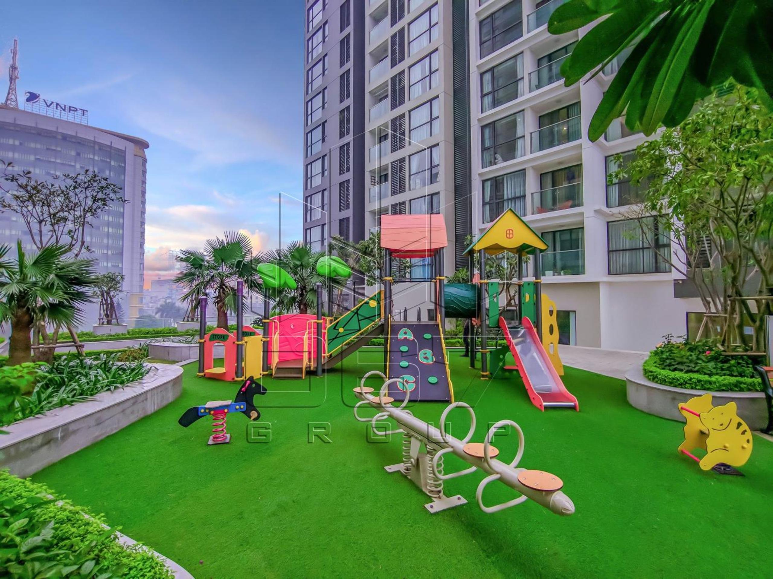 Q's home Vinhomes Skylake