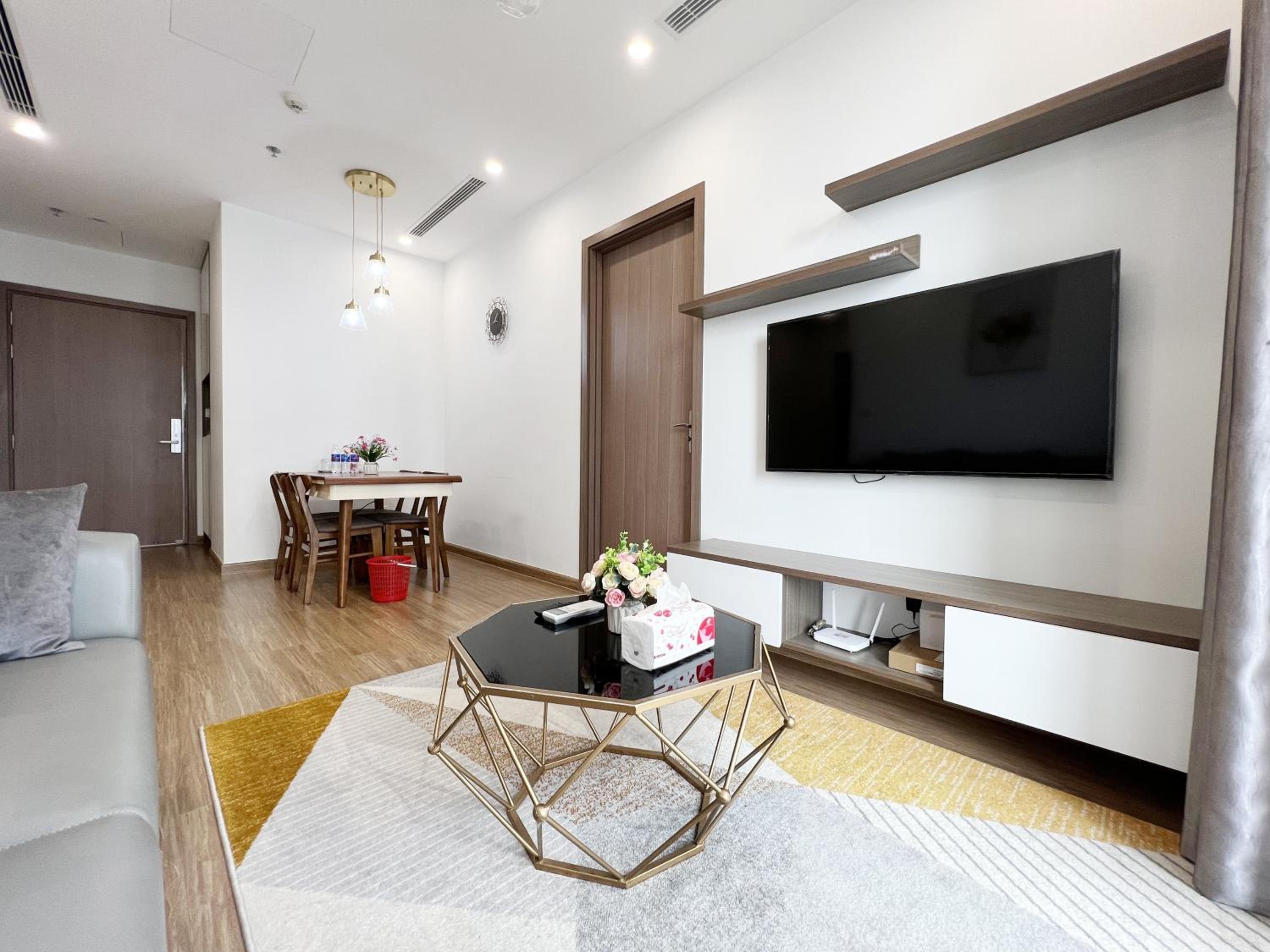 Q's home Vinhomes Skylake