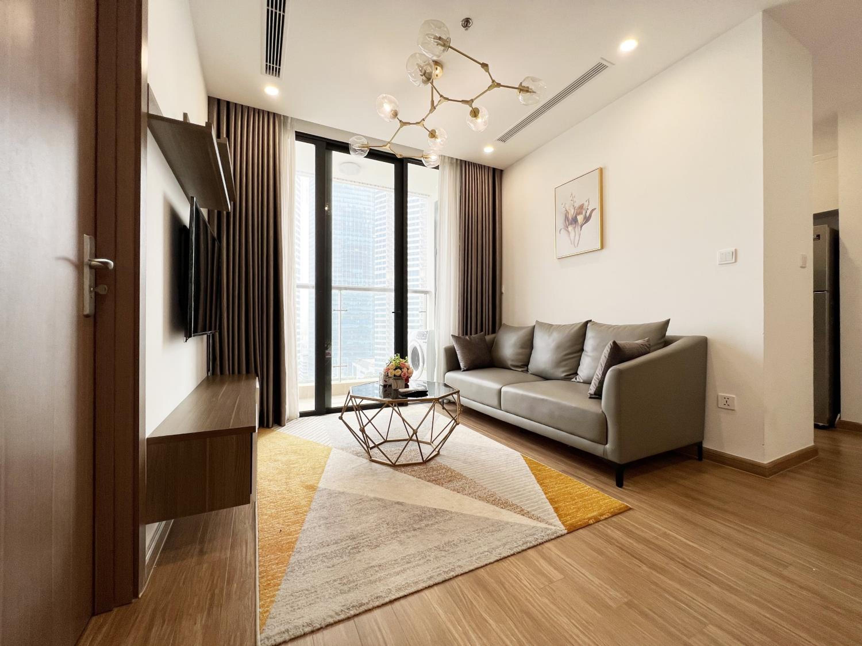 Q's home Vinhomes Skylake