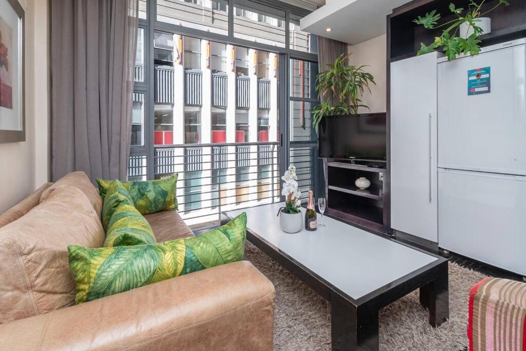 Modern Apartment in Wale street view 4
