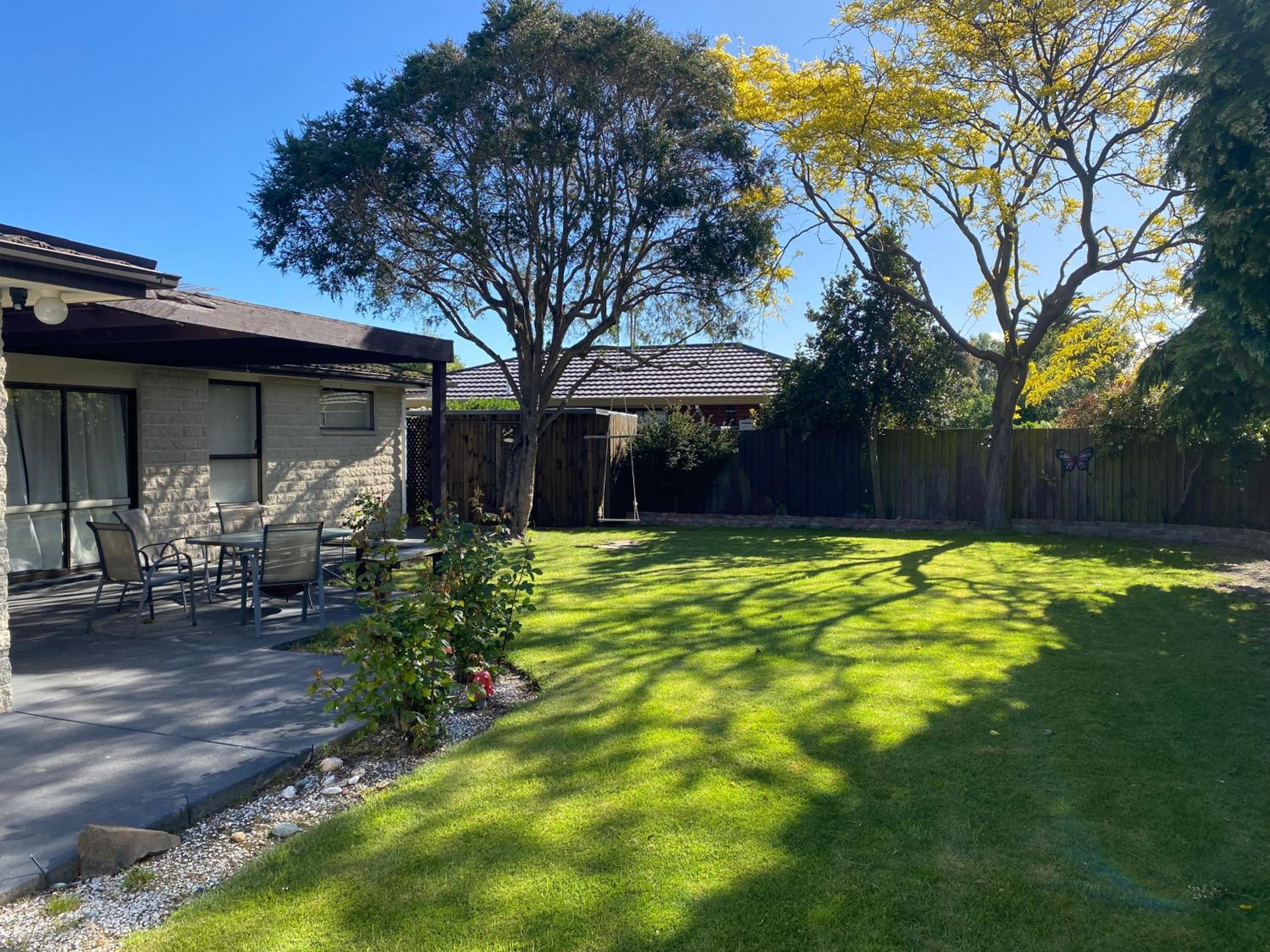 4bed 2bath house 5 mins walk to Palms & Golf club view 2