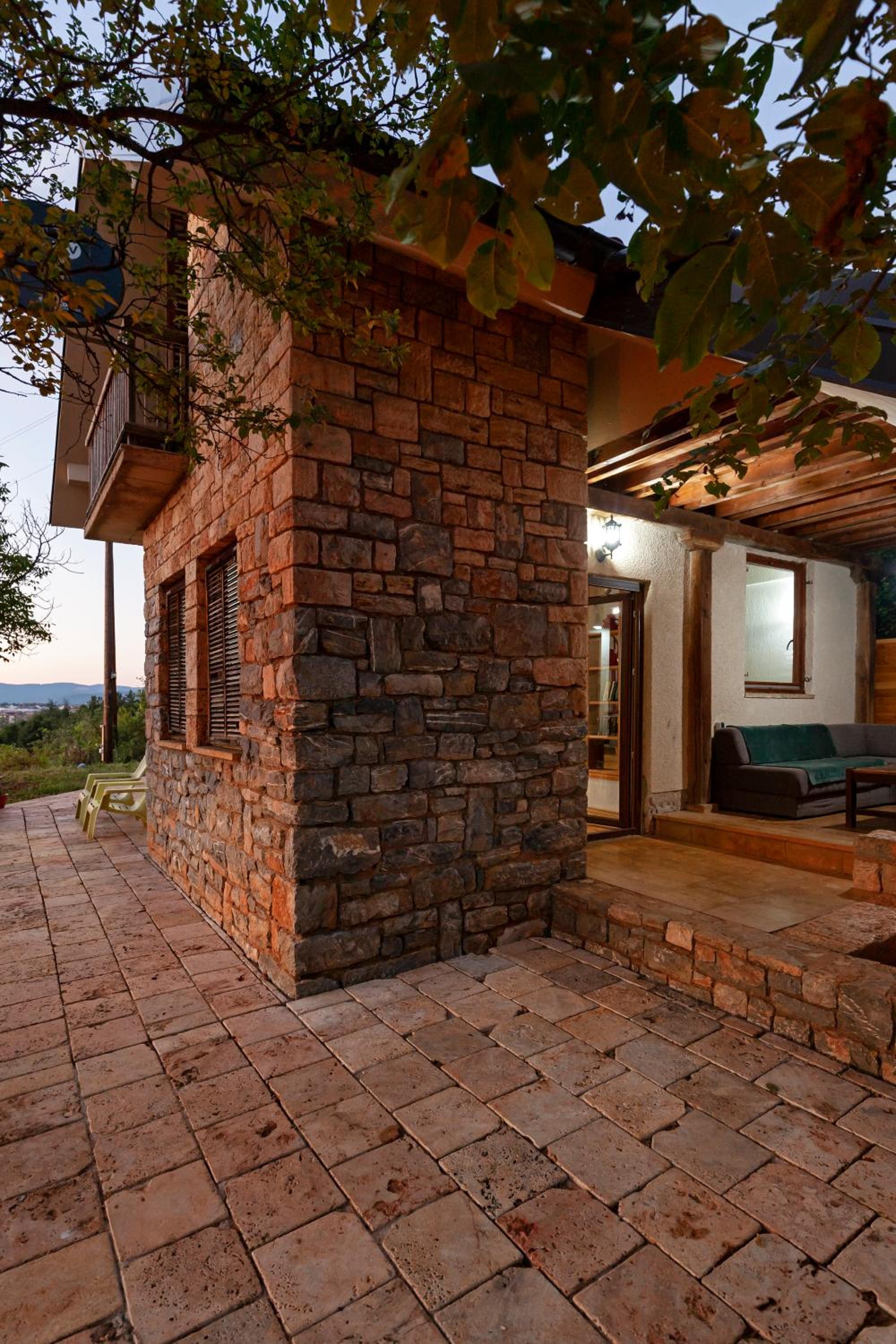 Bitrak House Megdani