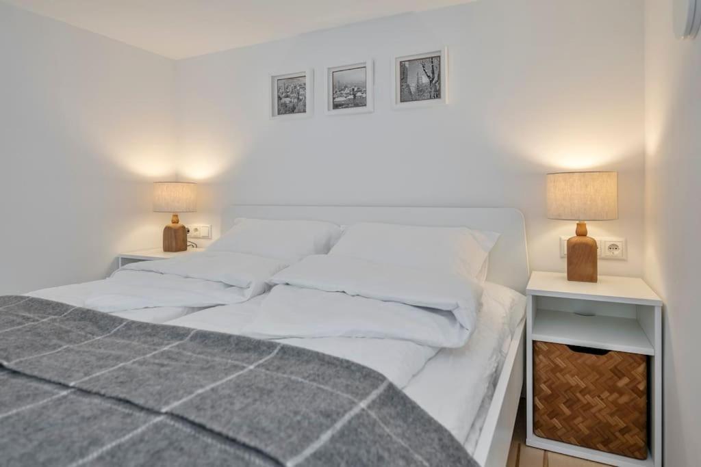 Stylish Apartment in Vilnius Old Town/ URBAN RENT view 2