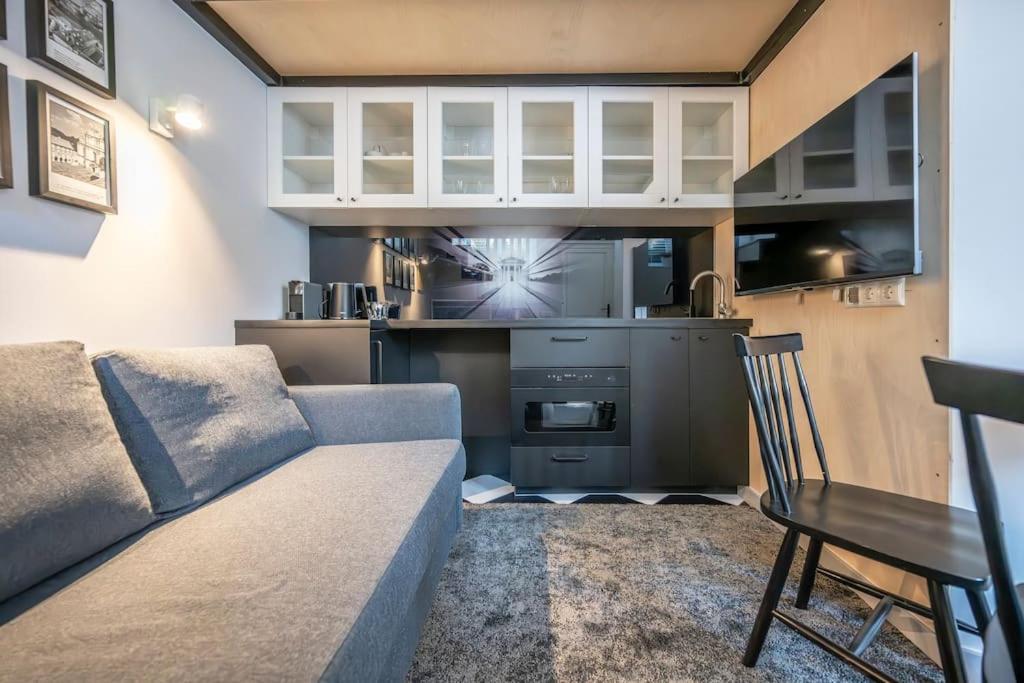 Stylish Apartment in Vilnius Old Town/ URBAN RENT view 3