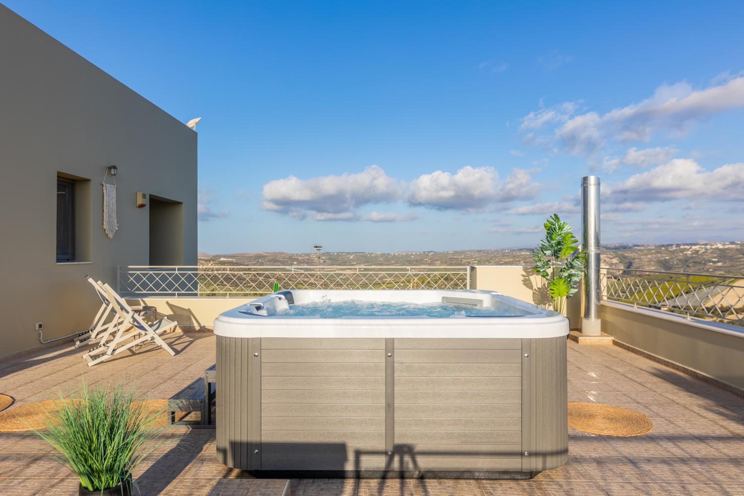 Villa Luna, 5 bedrooms, Private Pool, Hot Tub, Garden