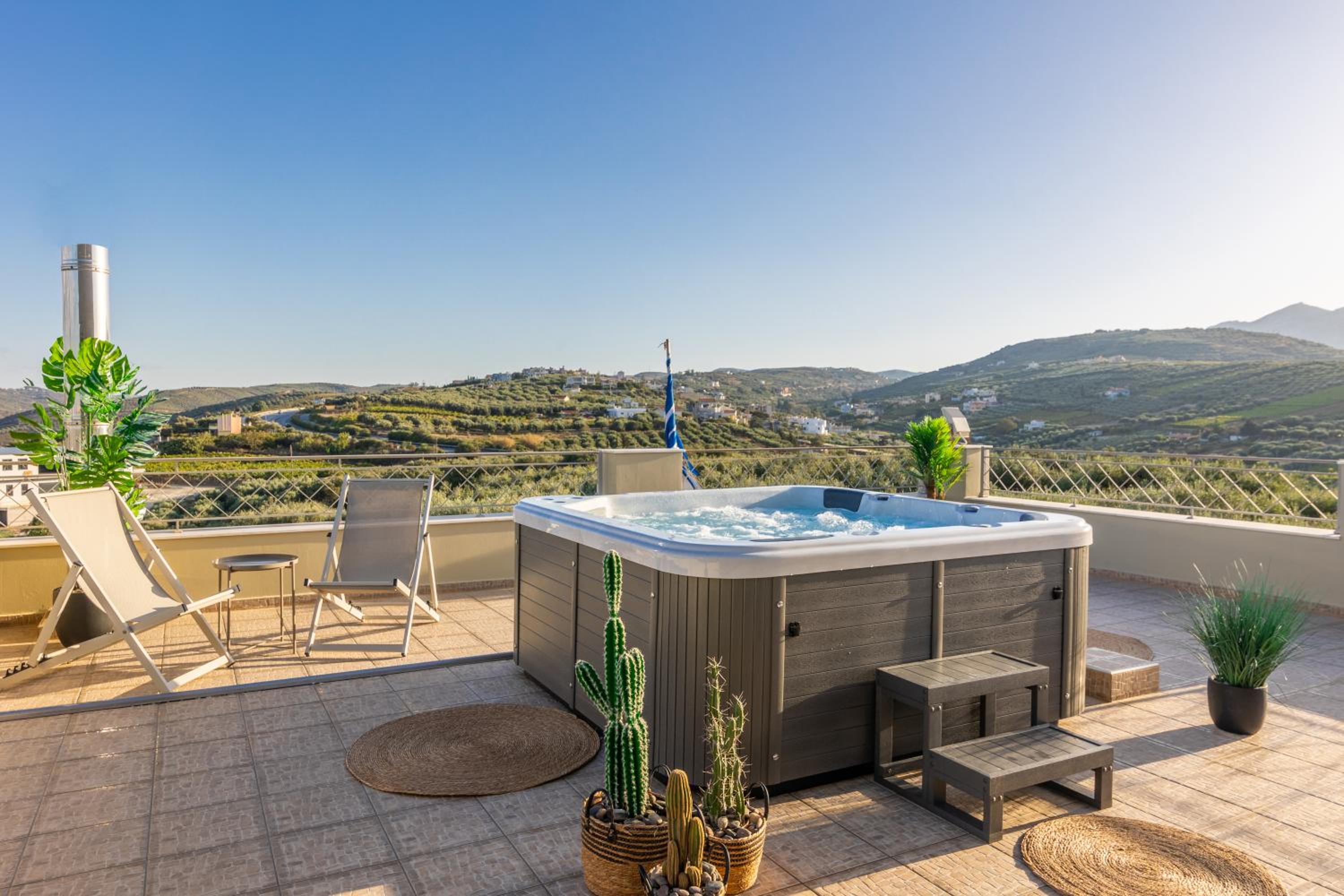 Villa Luna, 5 bedrooms, Private Pool, Hot Tub, Garden
