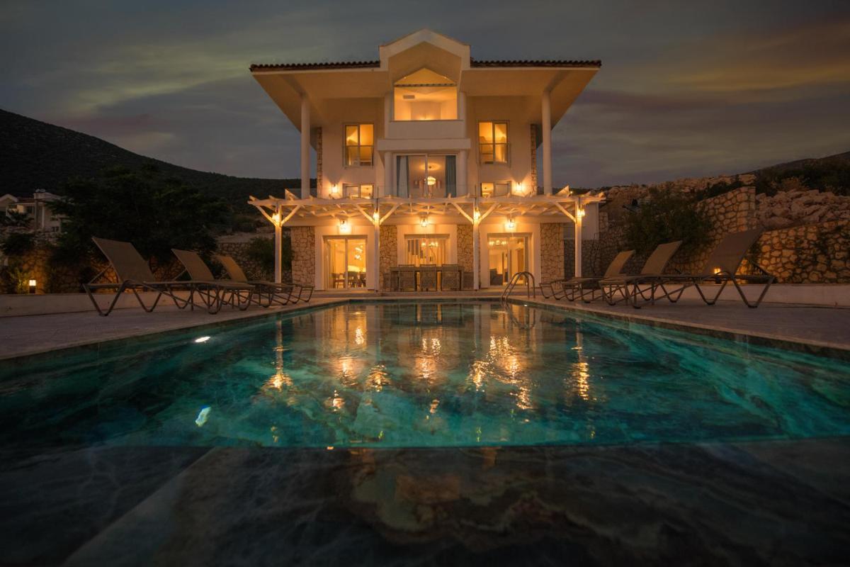BEACHFRONT SARI VILLA WİTH PRIVATE SWIMMING POOL view 4