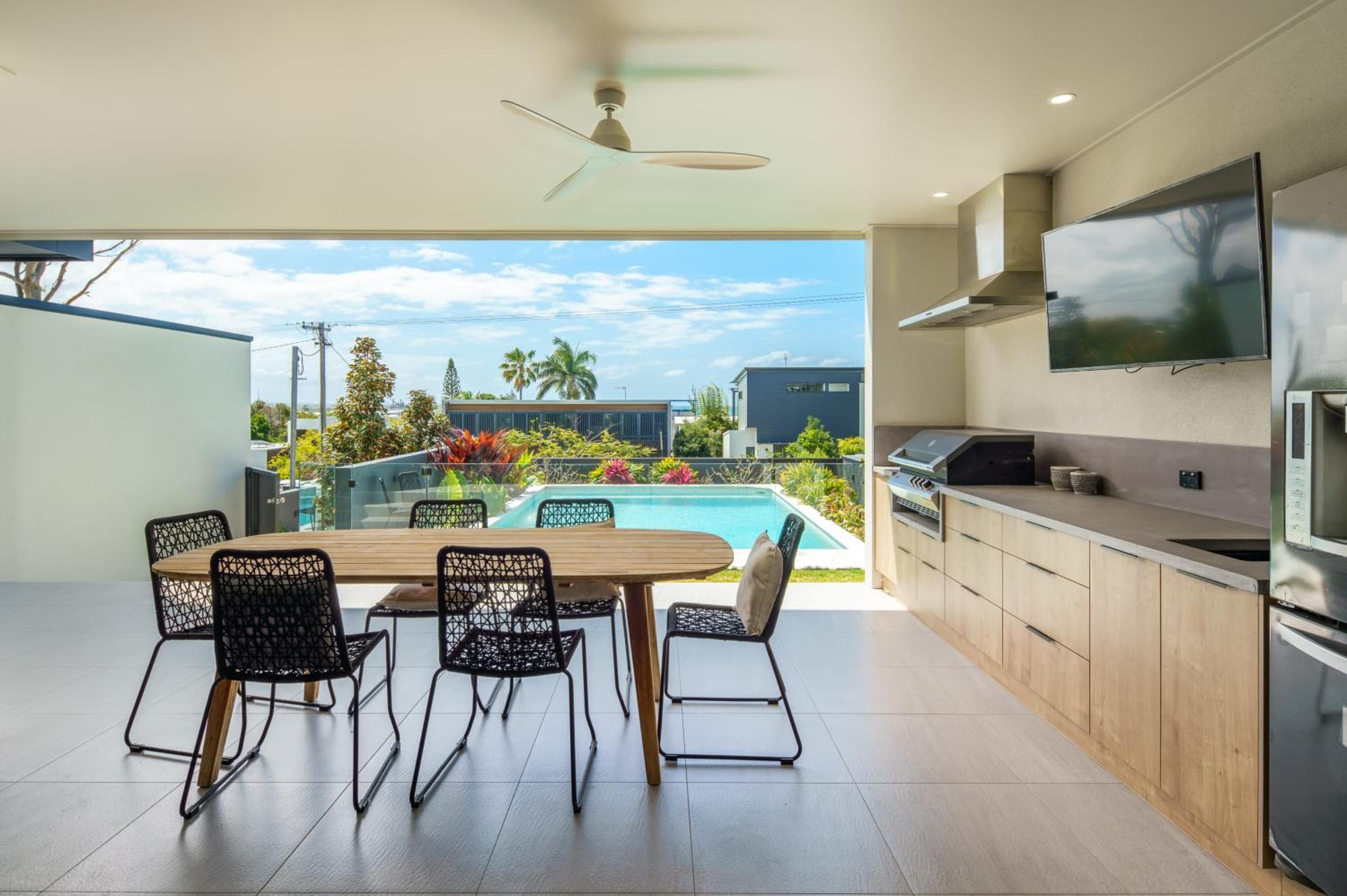 Moffat Beach Modern Oasis with Pool