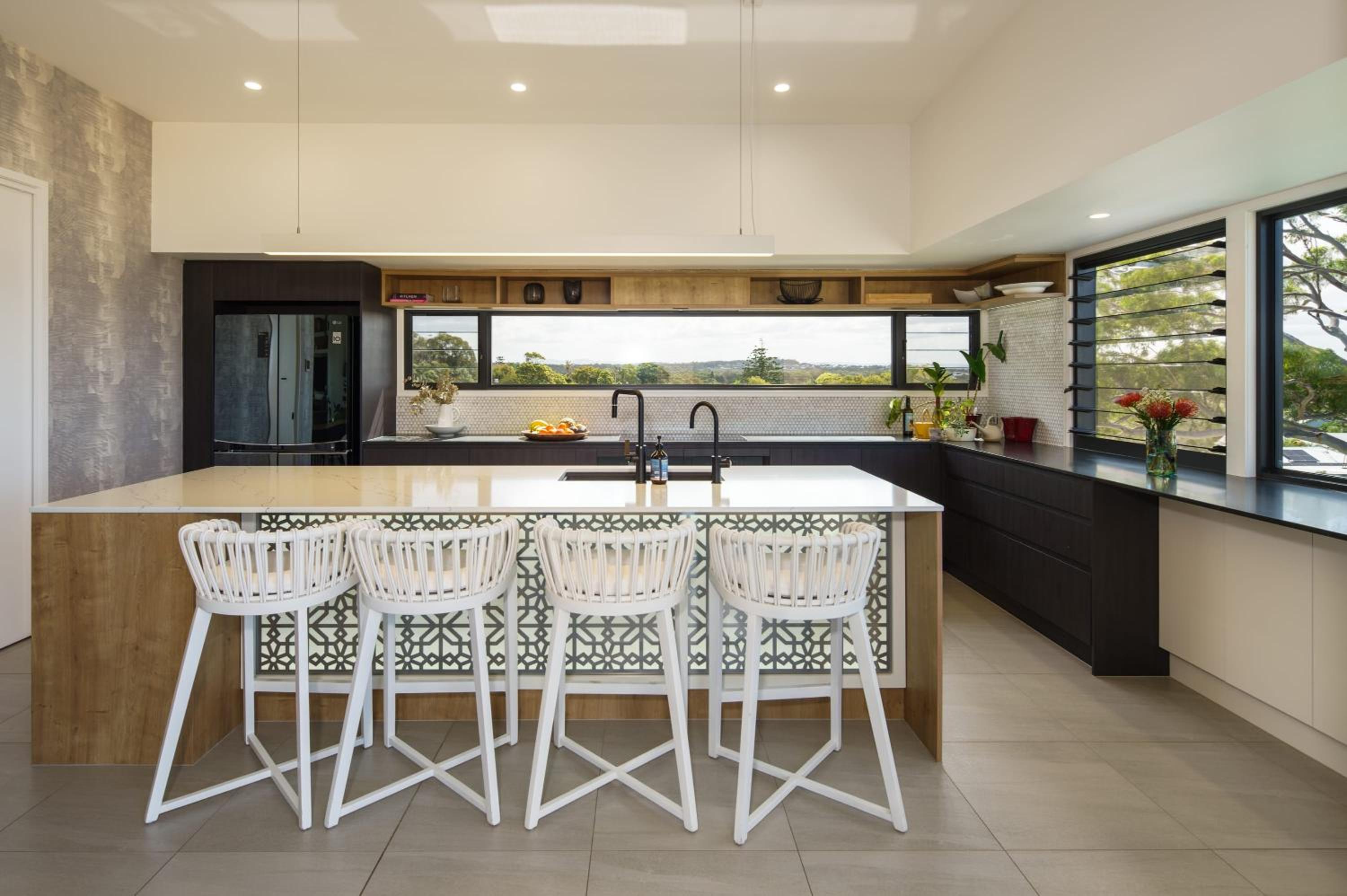 Moffat Beach Modern Oasis with Pool