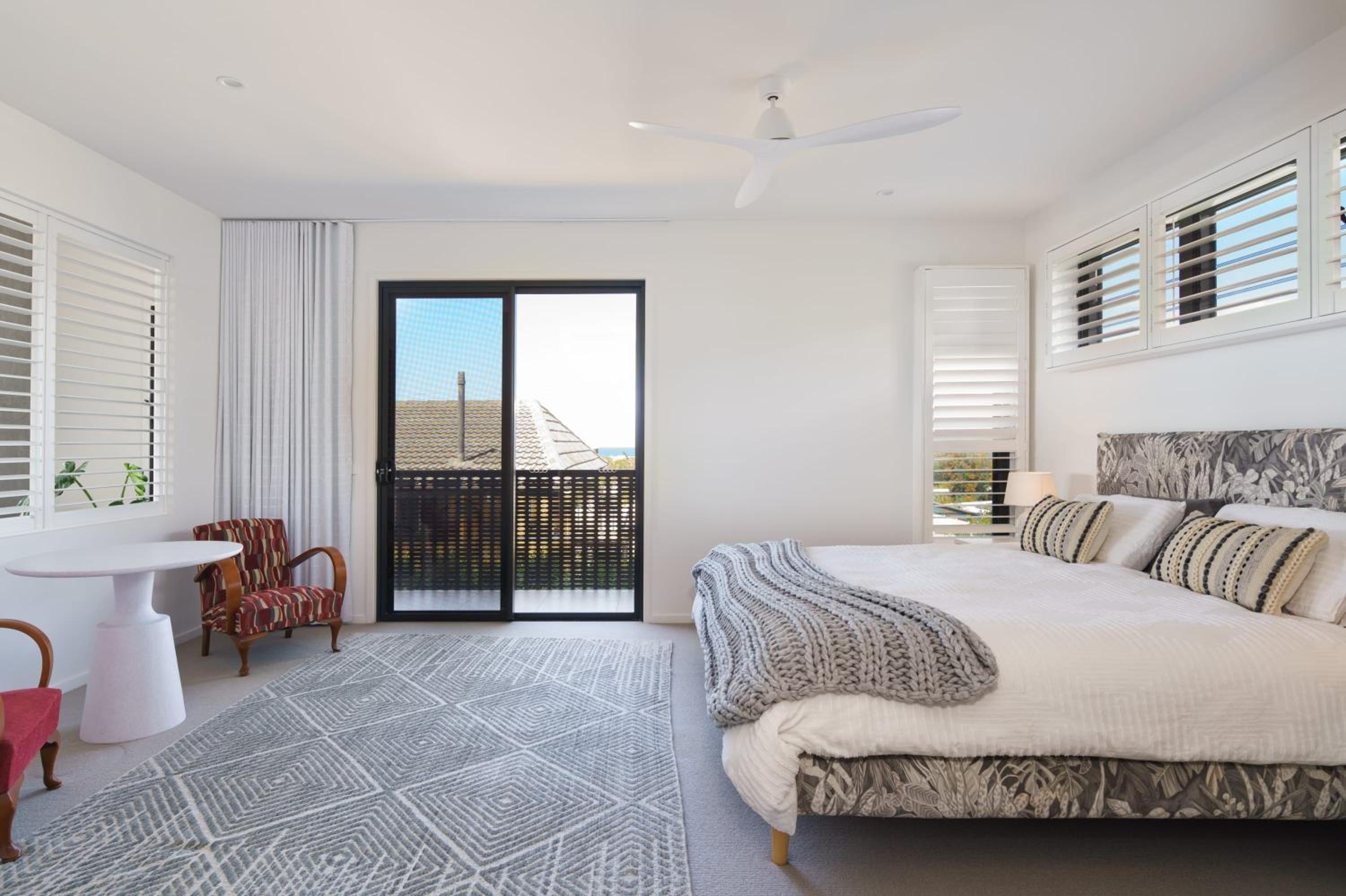 Moffat Beach Modern Oasis with Pool