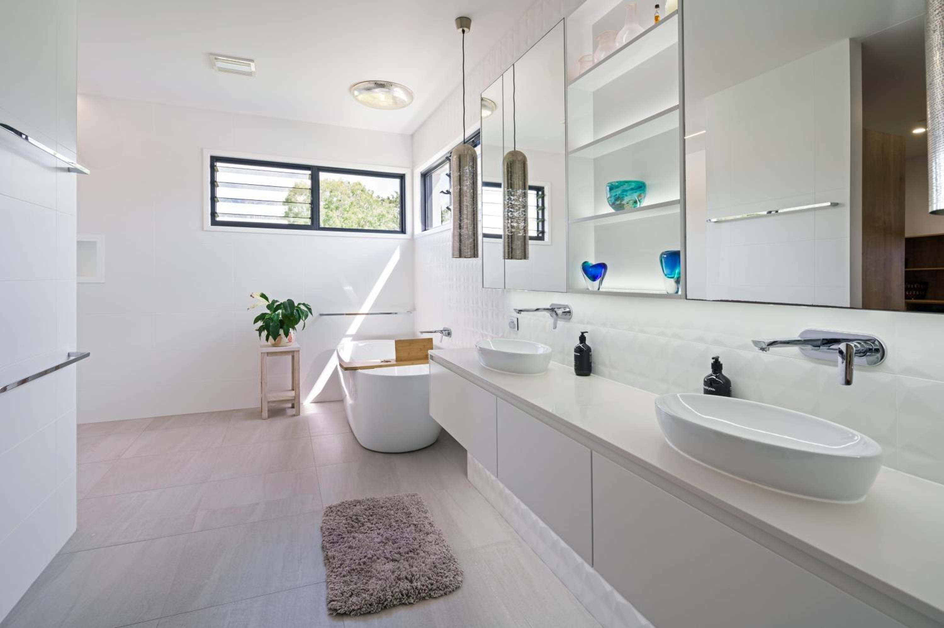 Moffat Beach Modern Oasis with Pool