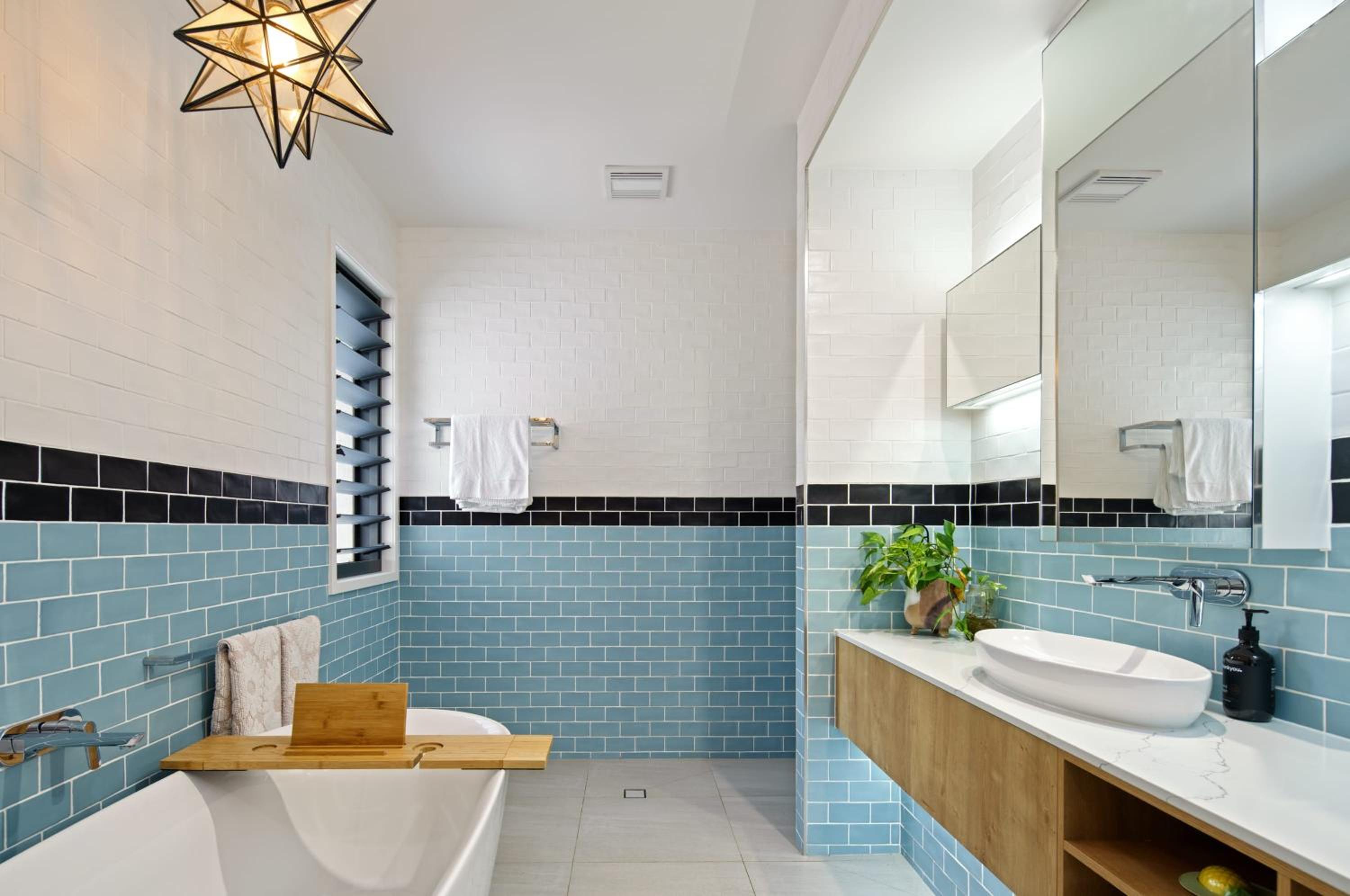 Moffat Beach Modern Oasis with Pool