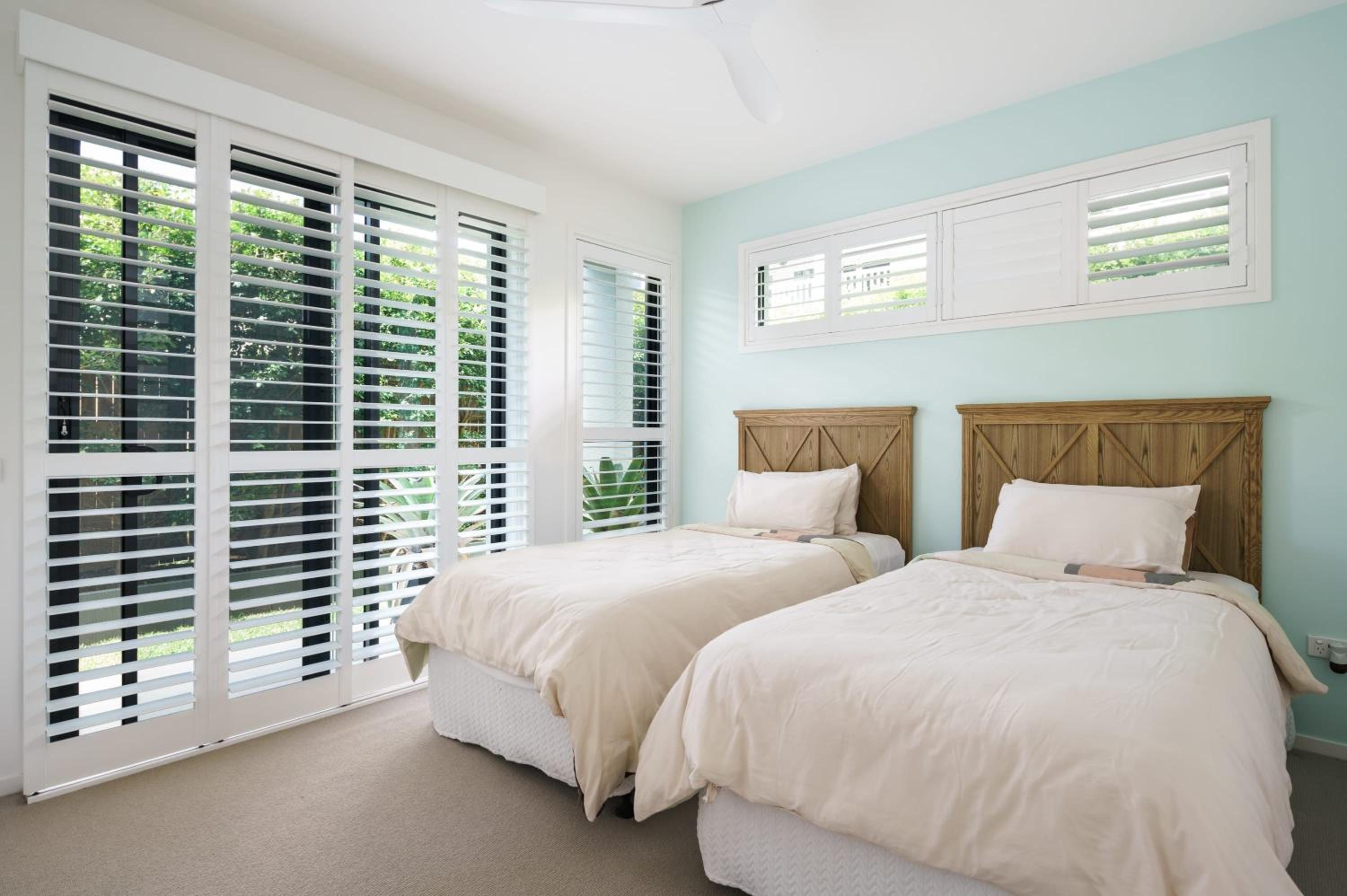Moffat Beach Modern Oasis with Pool