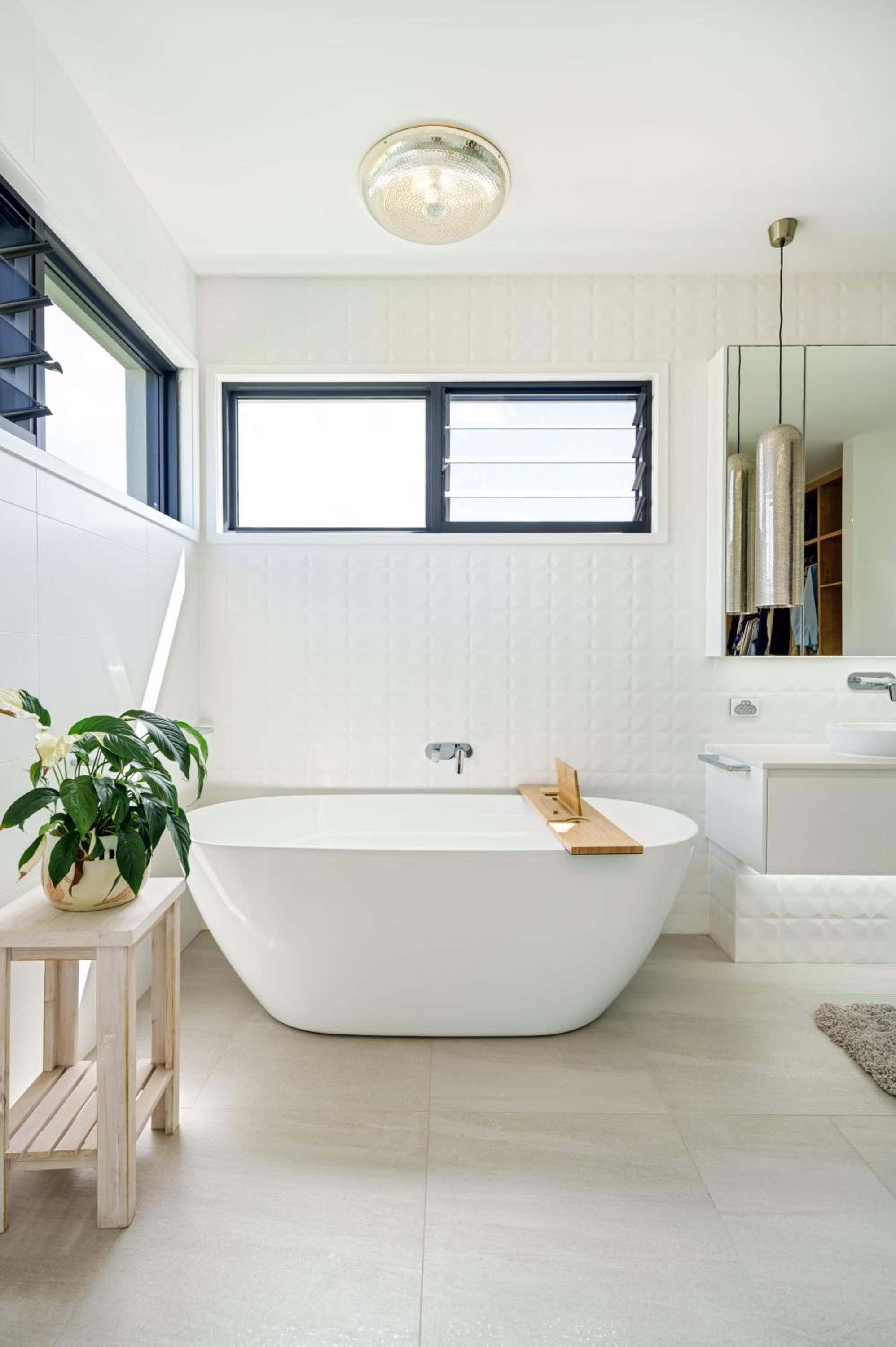 Moffat Beach Modern Oasis with Pool