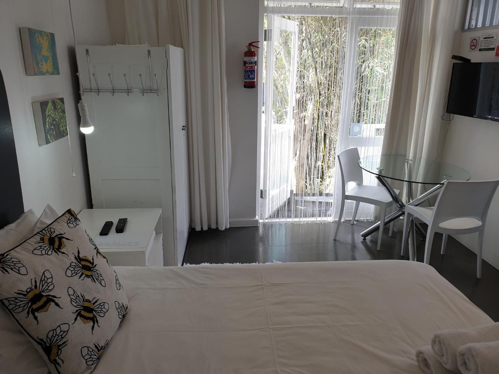 4 on Highworth Apartments and Studios
