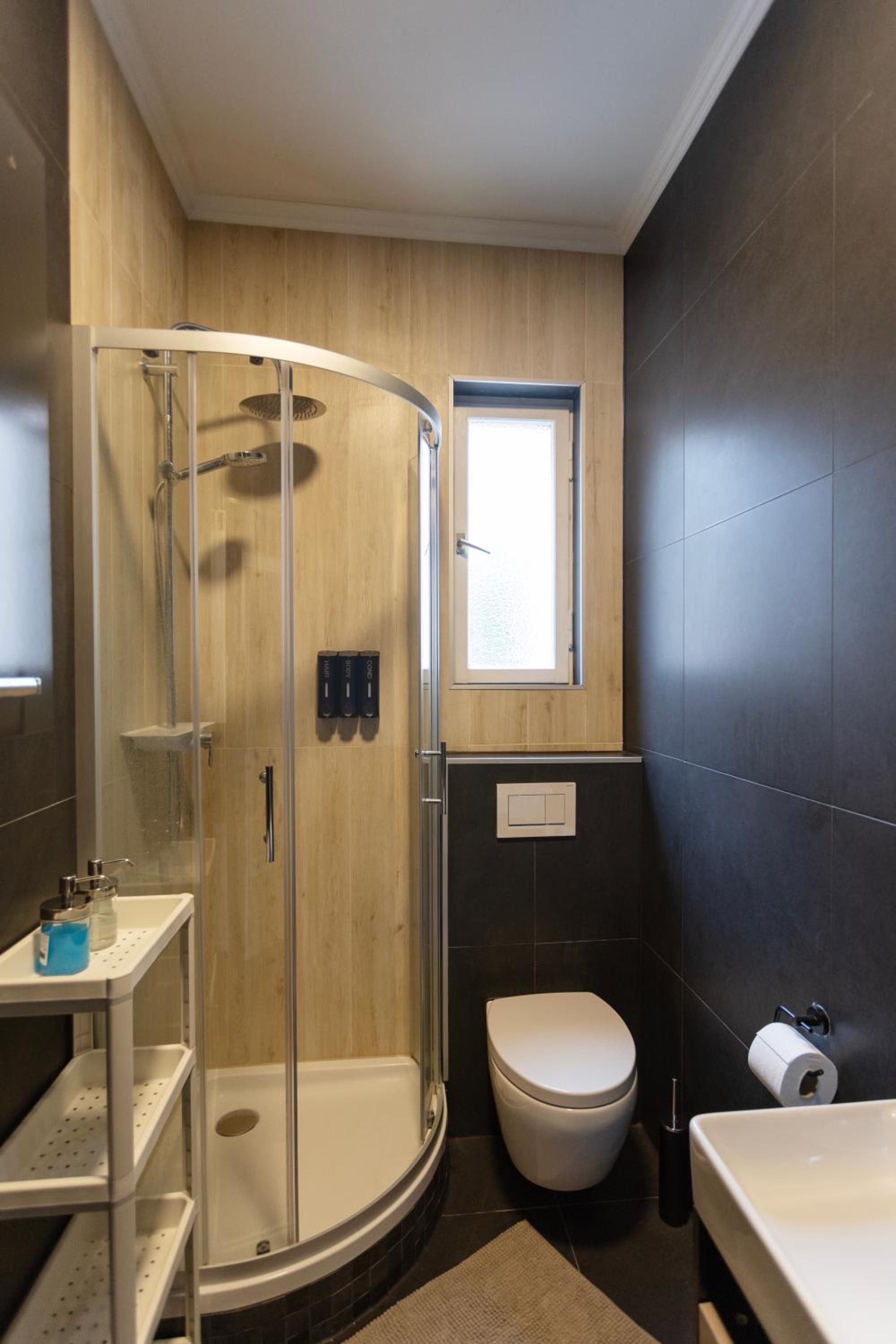 Huge apartment with Sauna and free parking