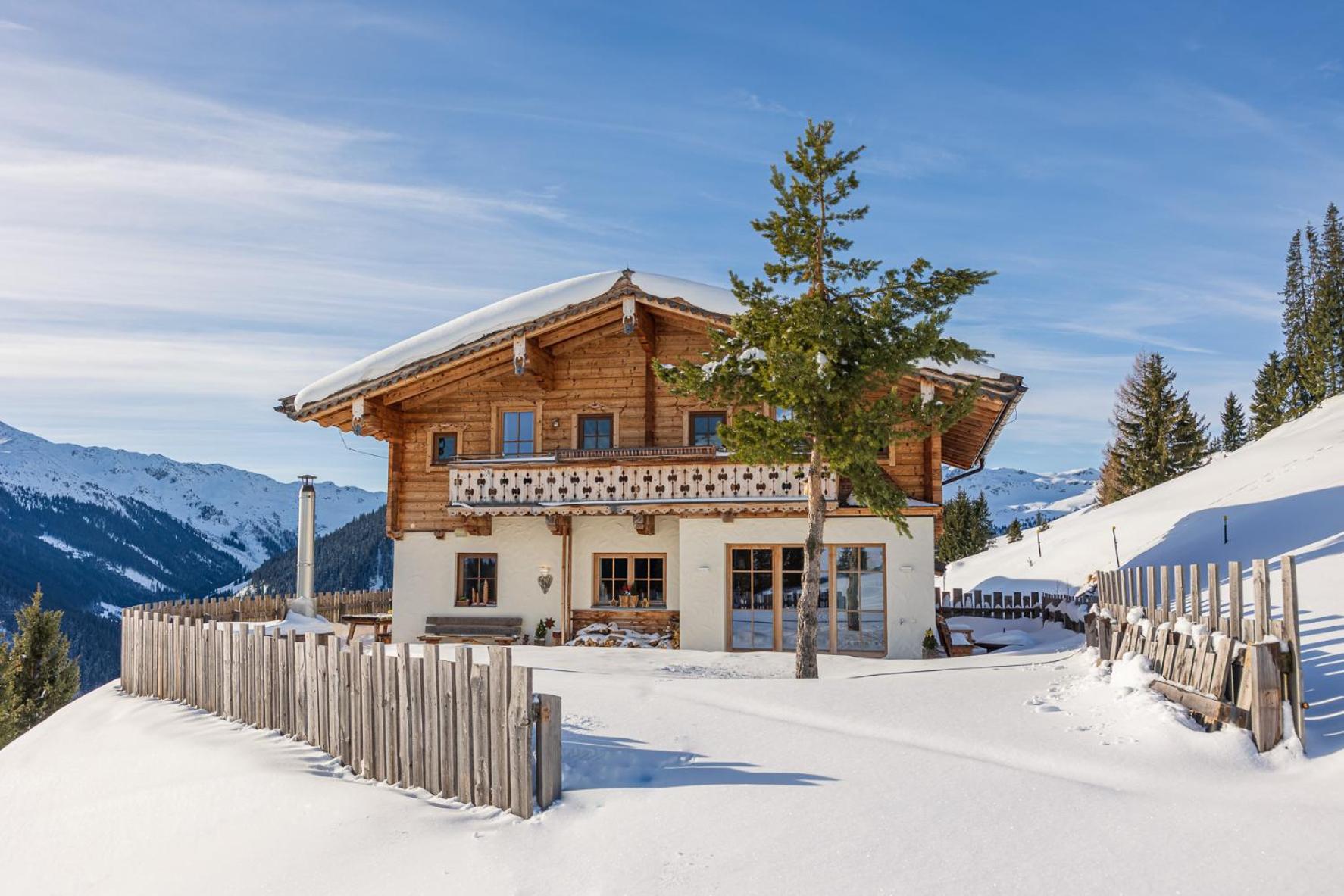 Wallegg Lodge - Alpine Premium Chalet - Ski In-Ski Out - Real Alpine Location Saalbach