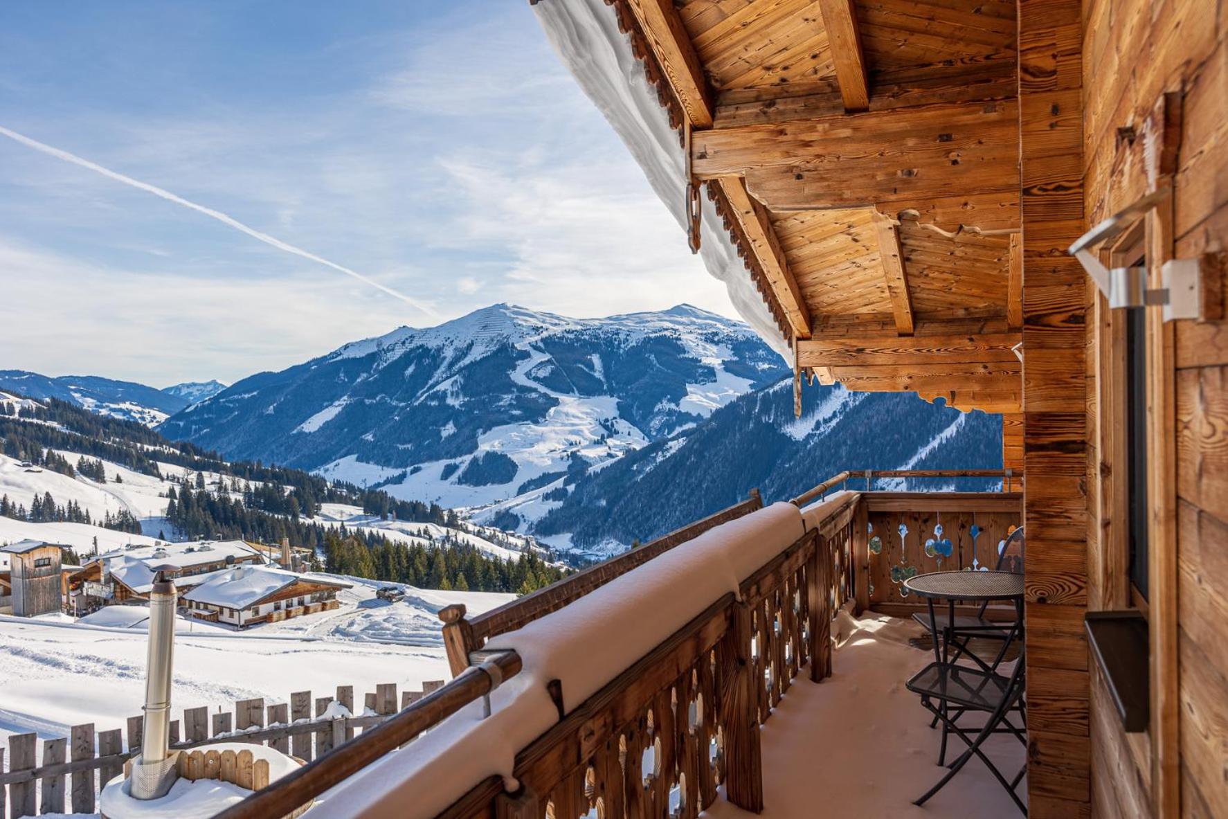 Wallegg Lodge - Alpine Premium Chalet - Ski In-Ski Out - Real Alpine Location Saalbach