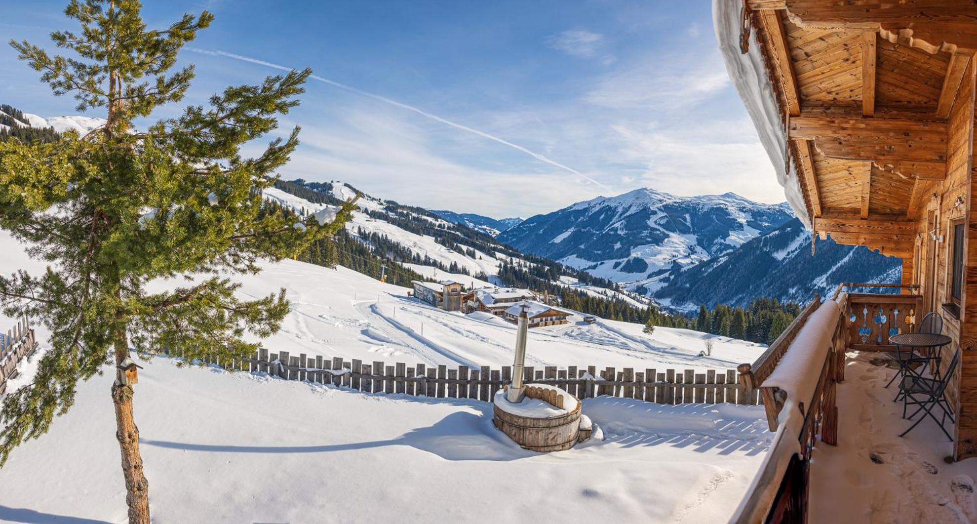 Wallegg Lodge - Alpine Premium Chalet - Ski In-Ski Out - Real Alpine Location Saalbach