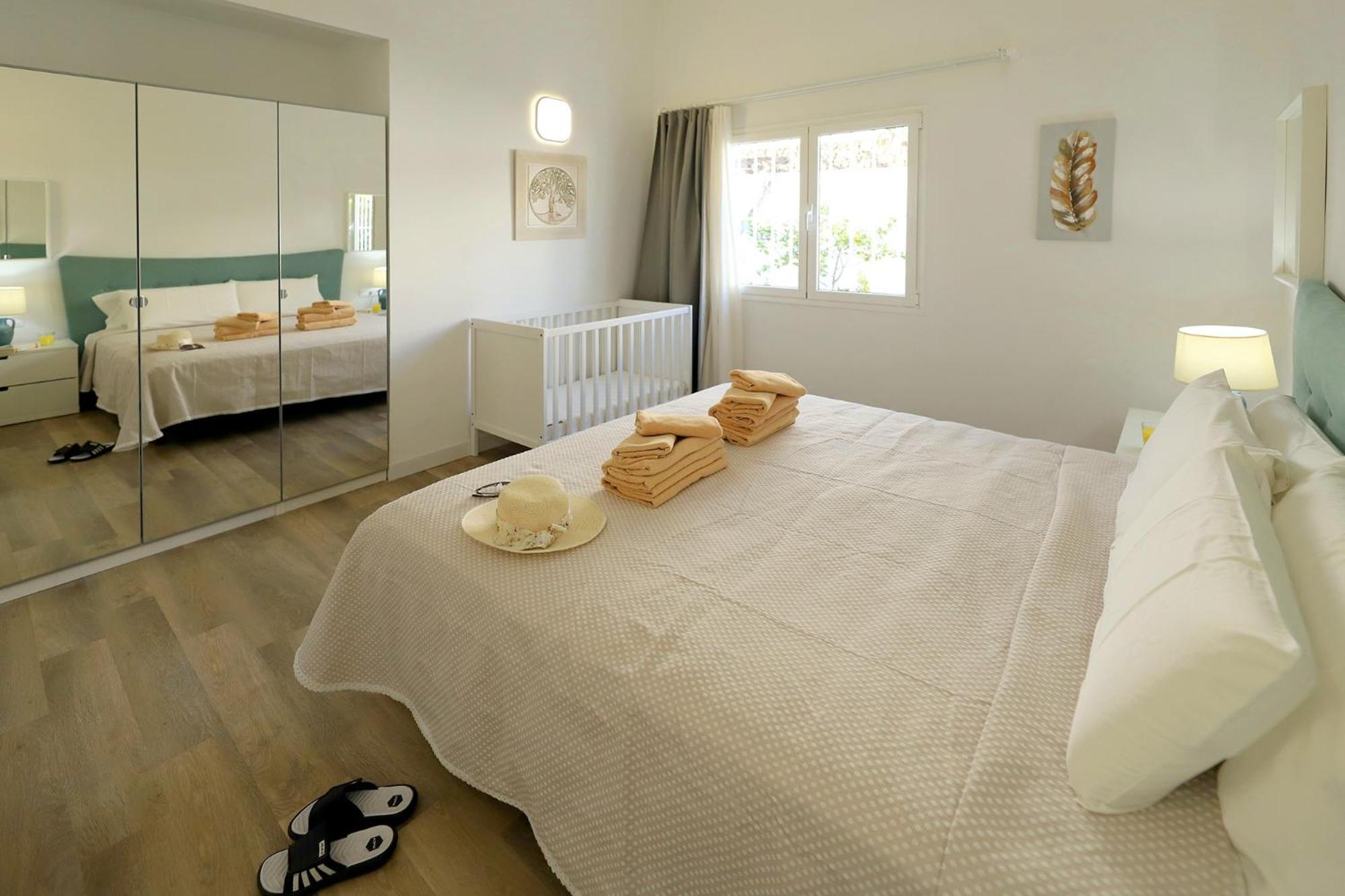 Luxury Puerto del Carmen Villa - 5 Bedrooms - Villa Kalina - Pool Table - Newly Refurbished view 4