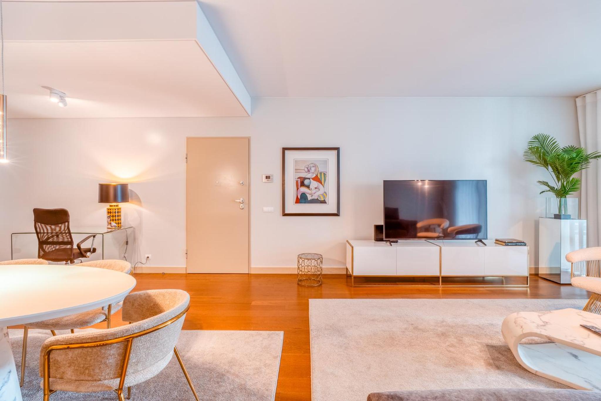 Suite BK - 3 Pools - Gym - AC - Huge Balcony view 5