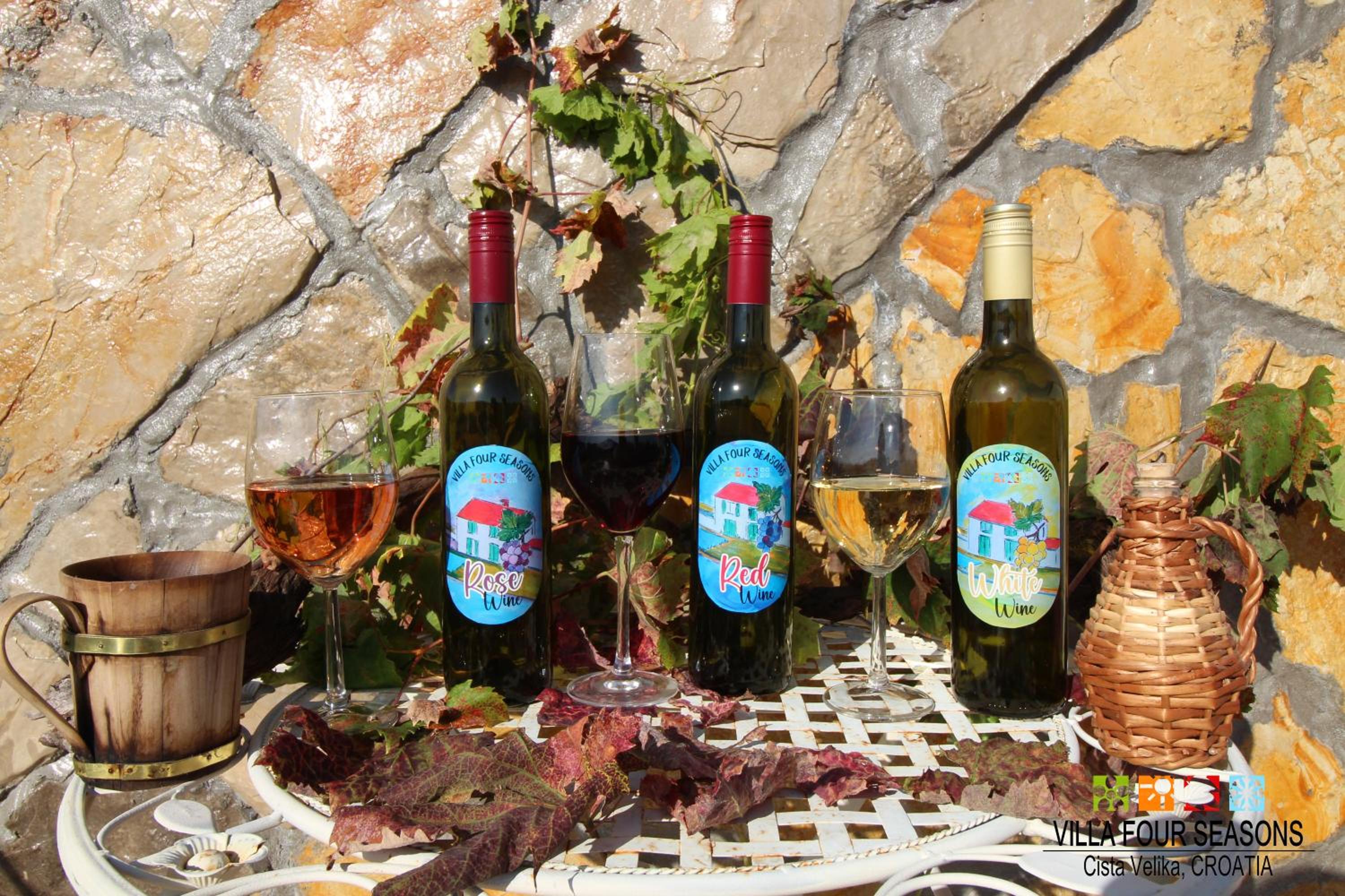 Hotel Villa Four Seasons, heated pool and 3 en-suite bathrooms - Image 1