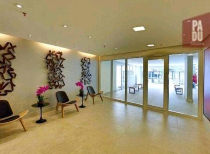 Studio Contemporâneo no centro de São Paulo, ao lado do metrô e 25 de março com piscina