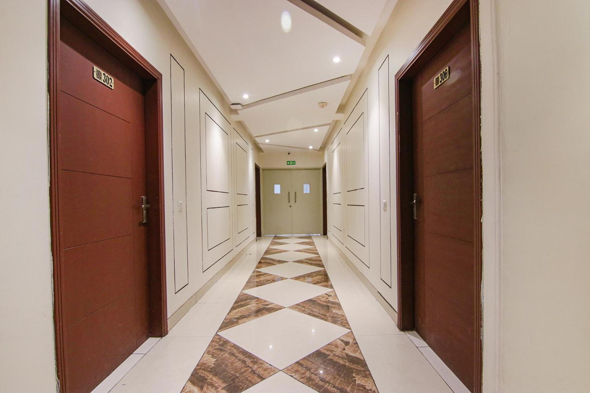 FabHotel Golden Glory