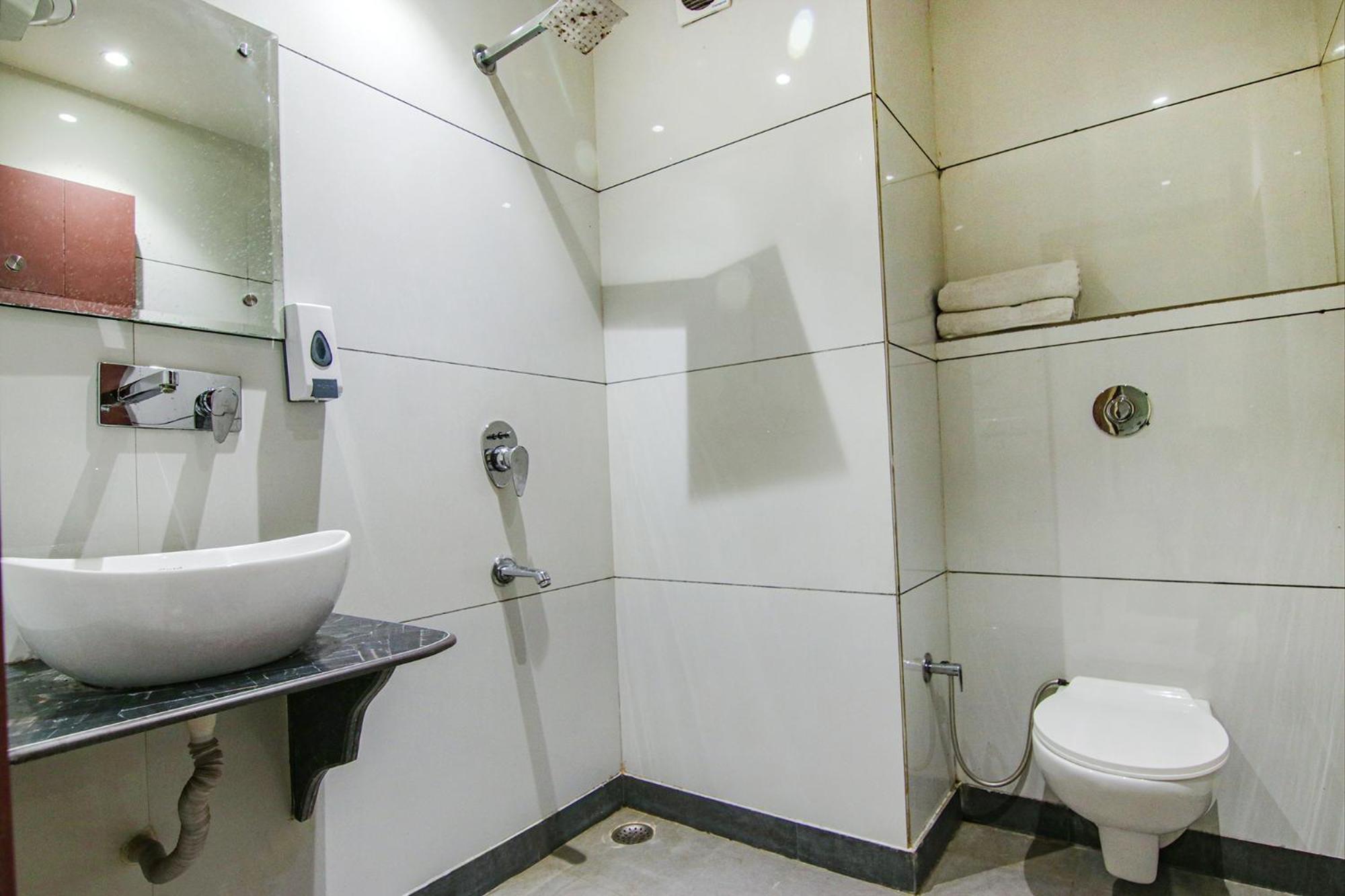 FabHotel Golden Glory