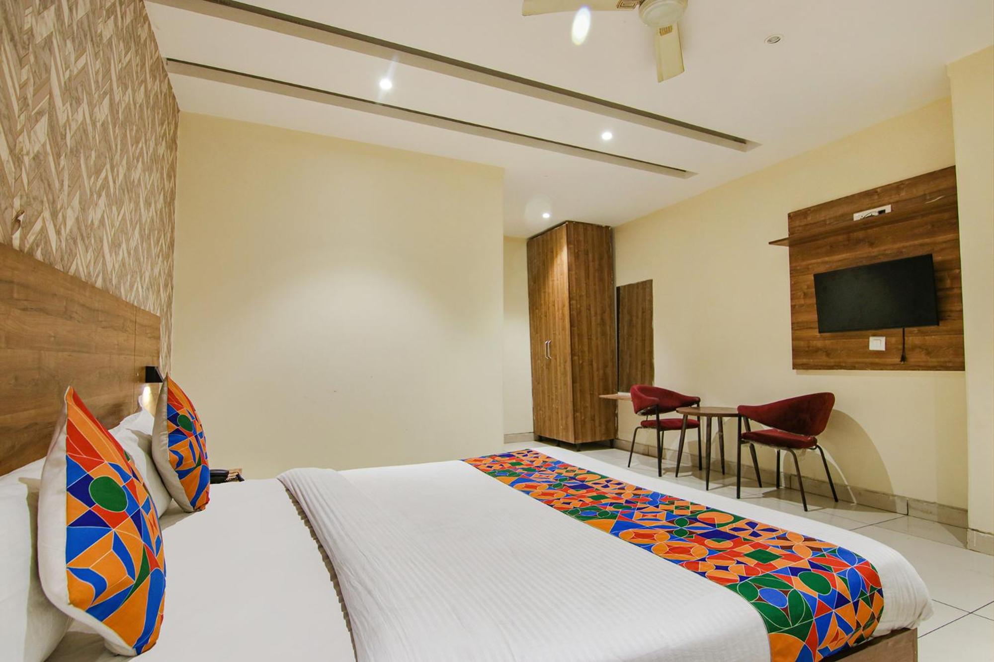 FabHotel Golden Glory