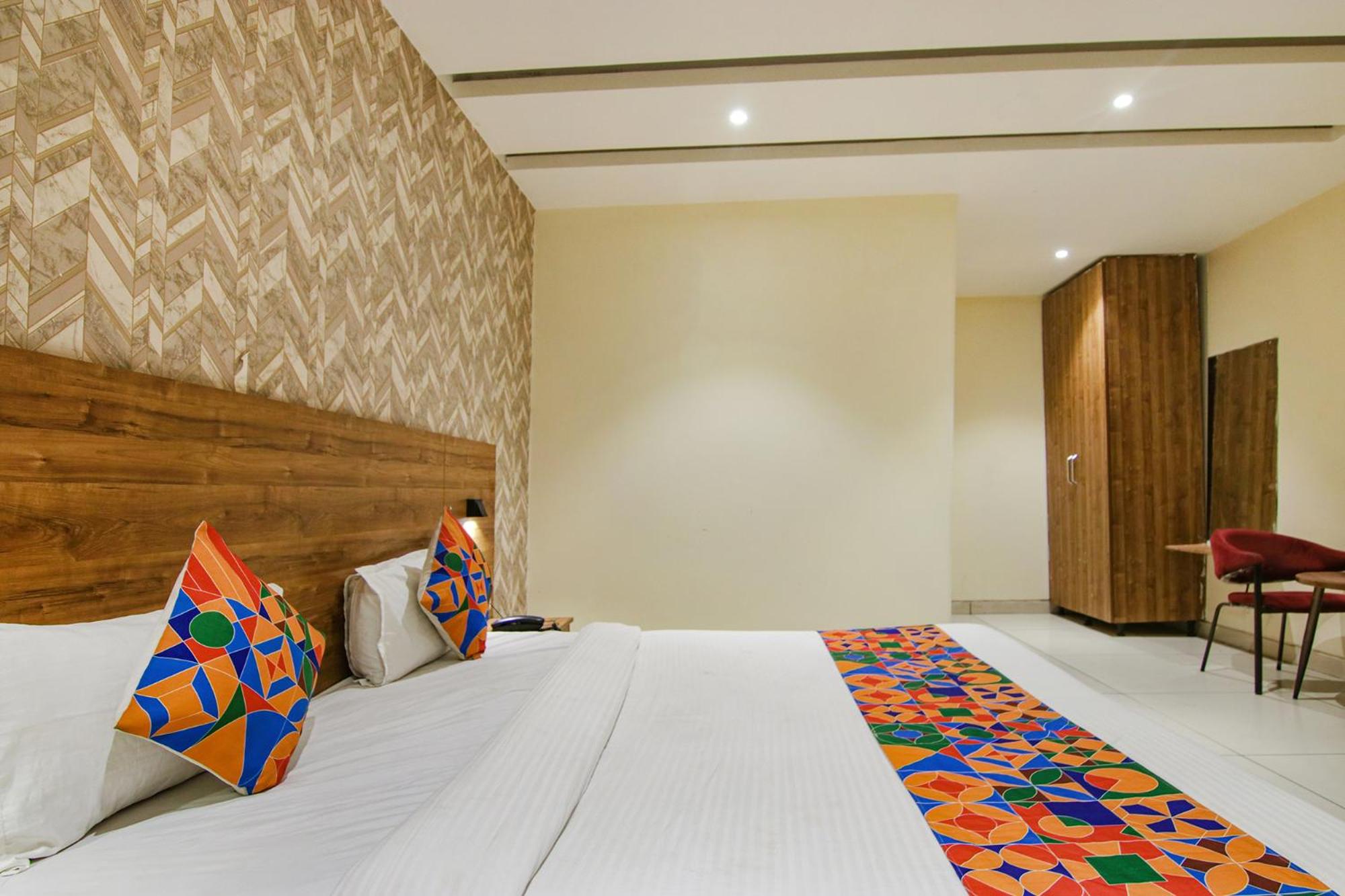 FabHotel Golden Glory