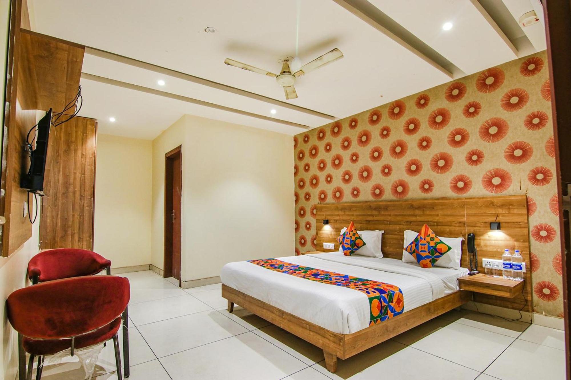 FabHotel Golden Glory
