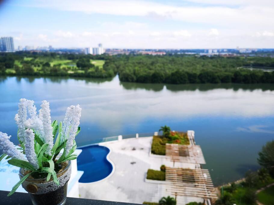 5min Mid Valley Southkey 10min KSL CIQ River View