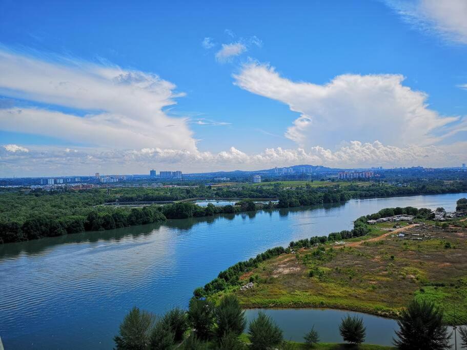 5min Mid Valley Southkey 10min KSL CIQ River View