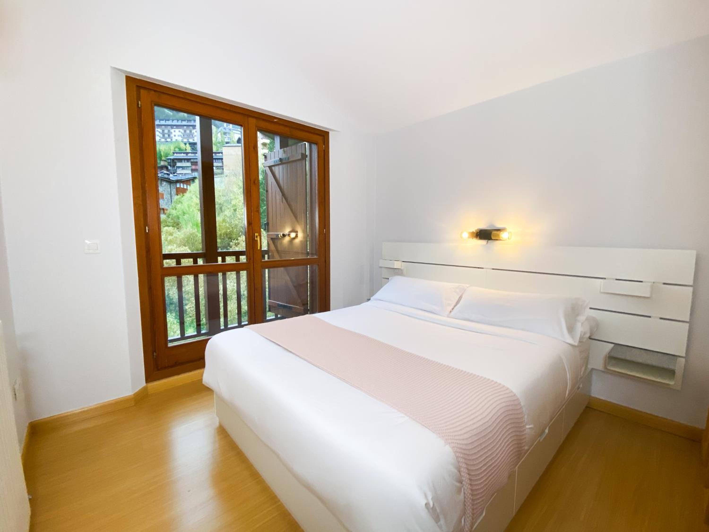 Ático De 3 Habitaciones Con Vistas Soldeu - Parking incluido l by BonesVacances