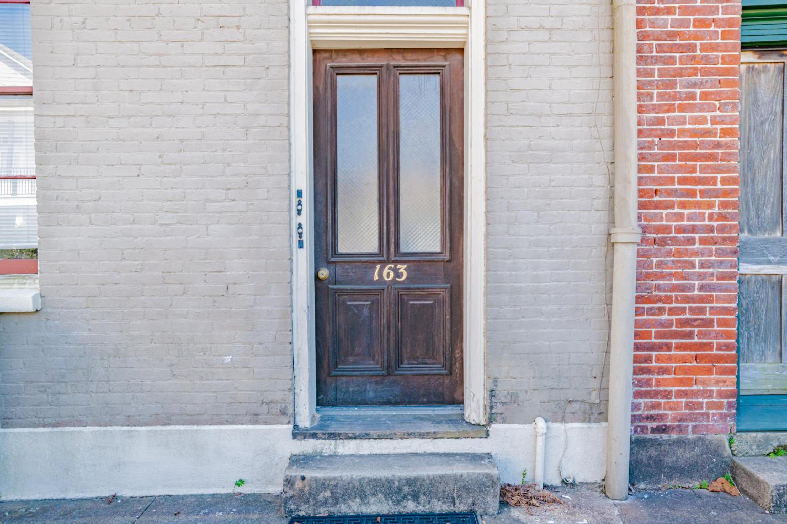 Newly Renovated Downtown Apartment in the Historic District, Quiet Street! view 4