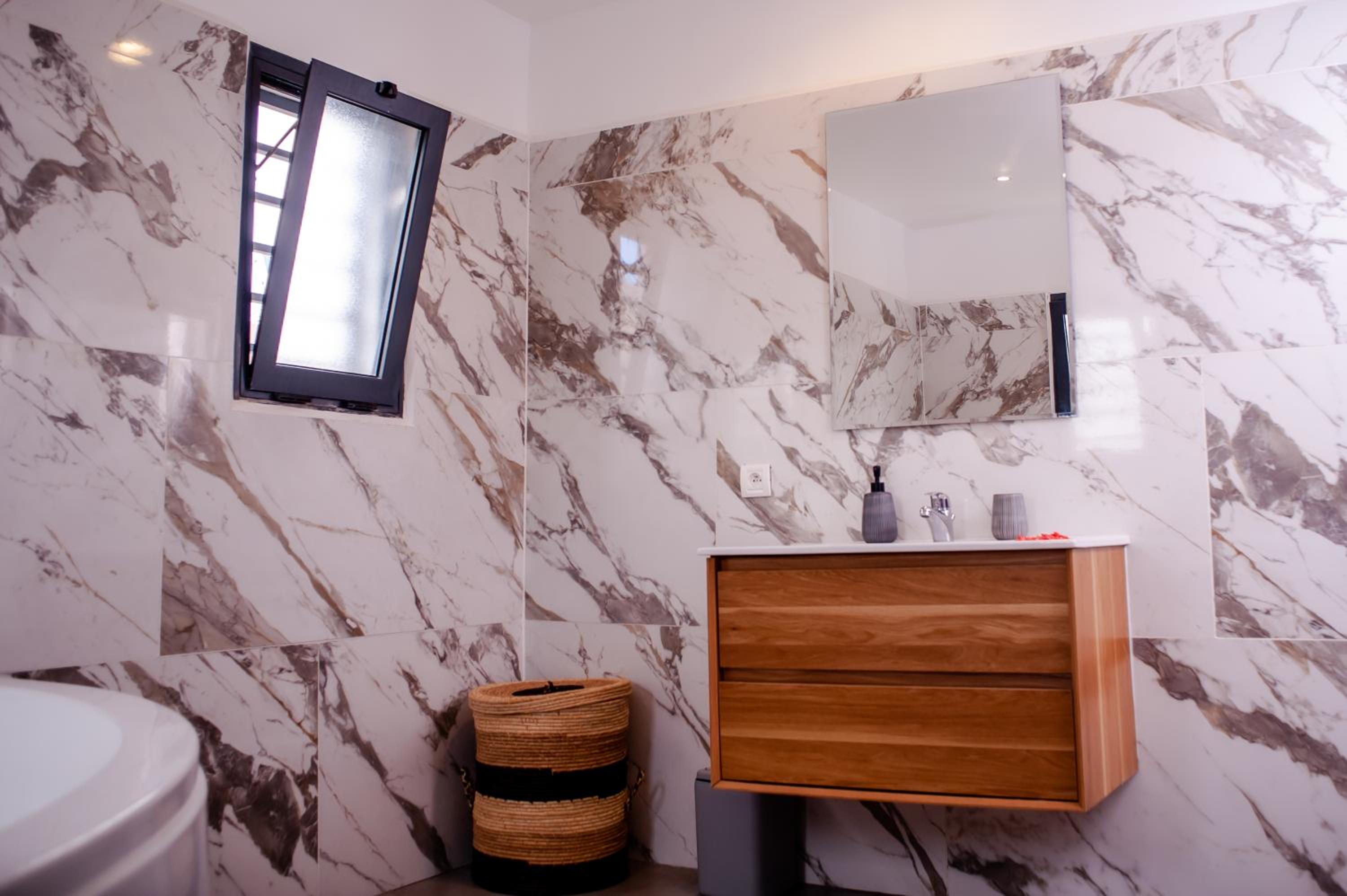 Ampifitia Guest House