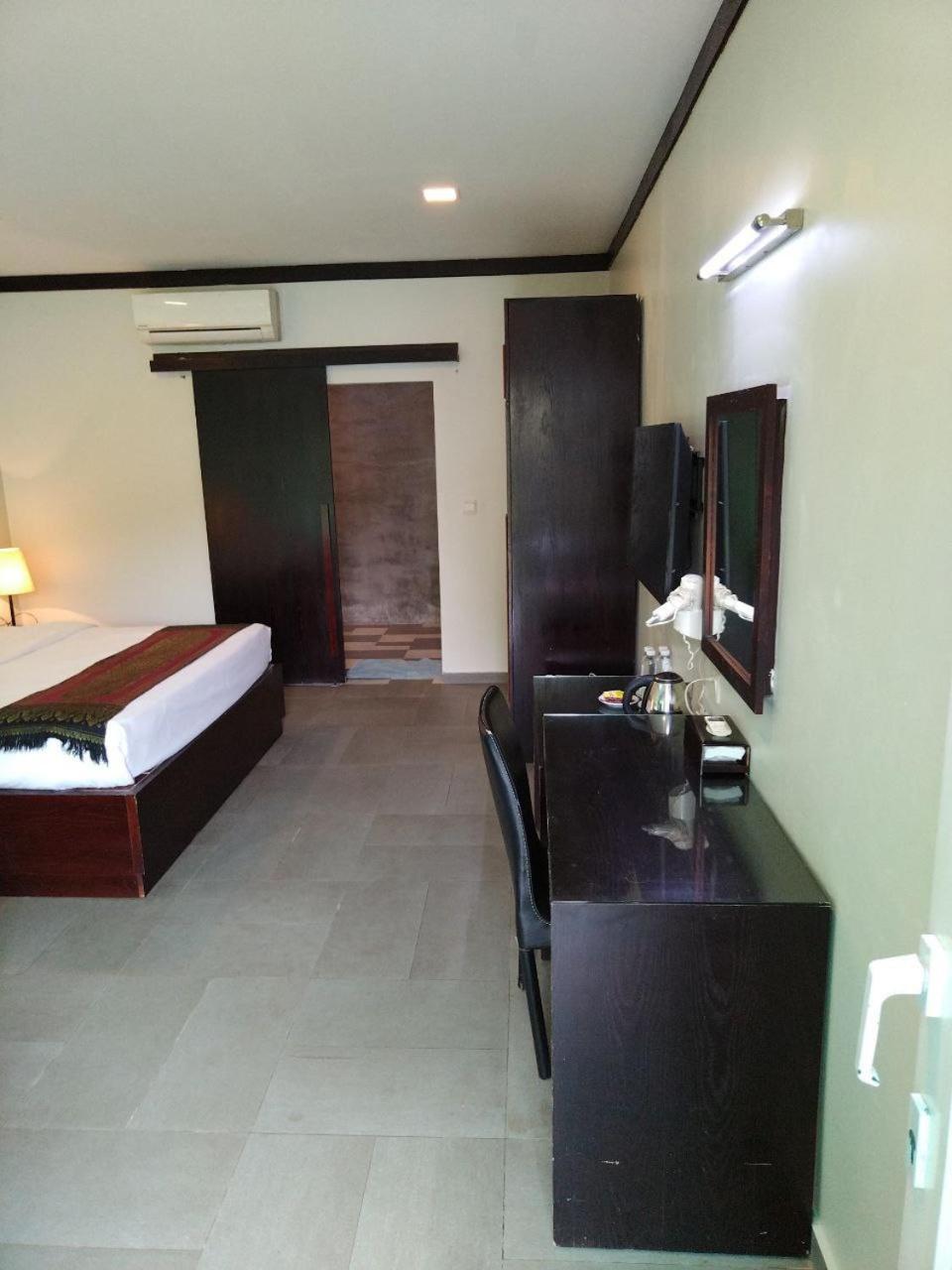Twin Palms Resort