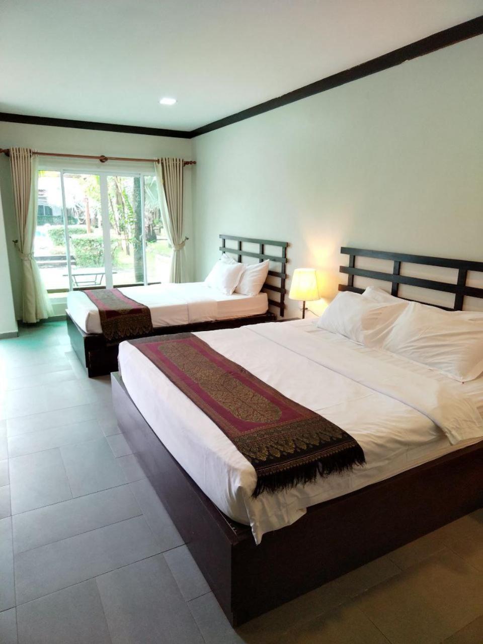 Twin Palms Resort